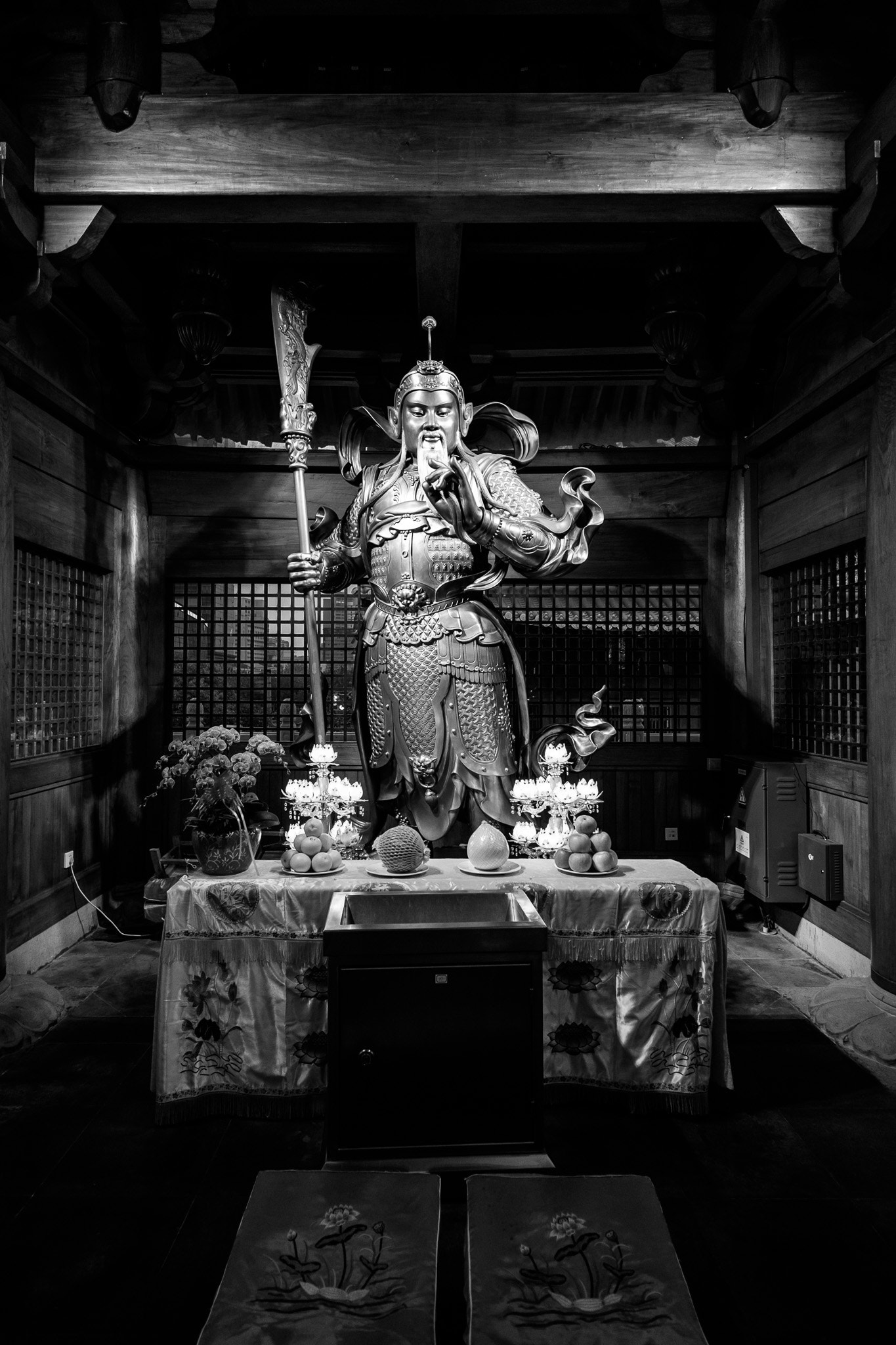 Fujifilm X-T1 + ZEISS Touit 12mm F2.8 sample photo. Holy figure at jing'an temple photography