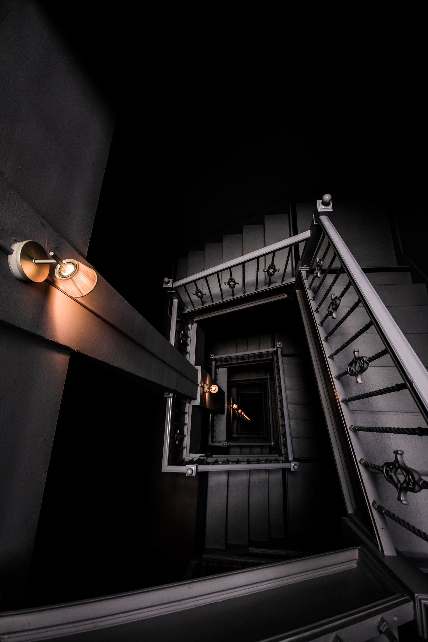 Sigma 10-20mm F4-5.6 EX DC HSM sample photo. Into darkness photography