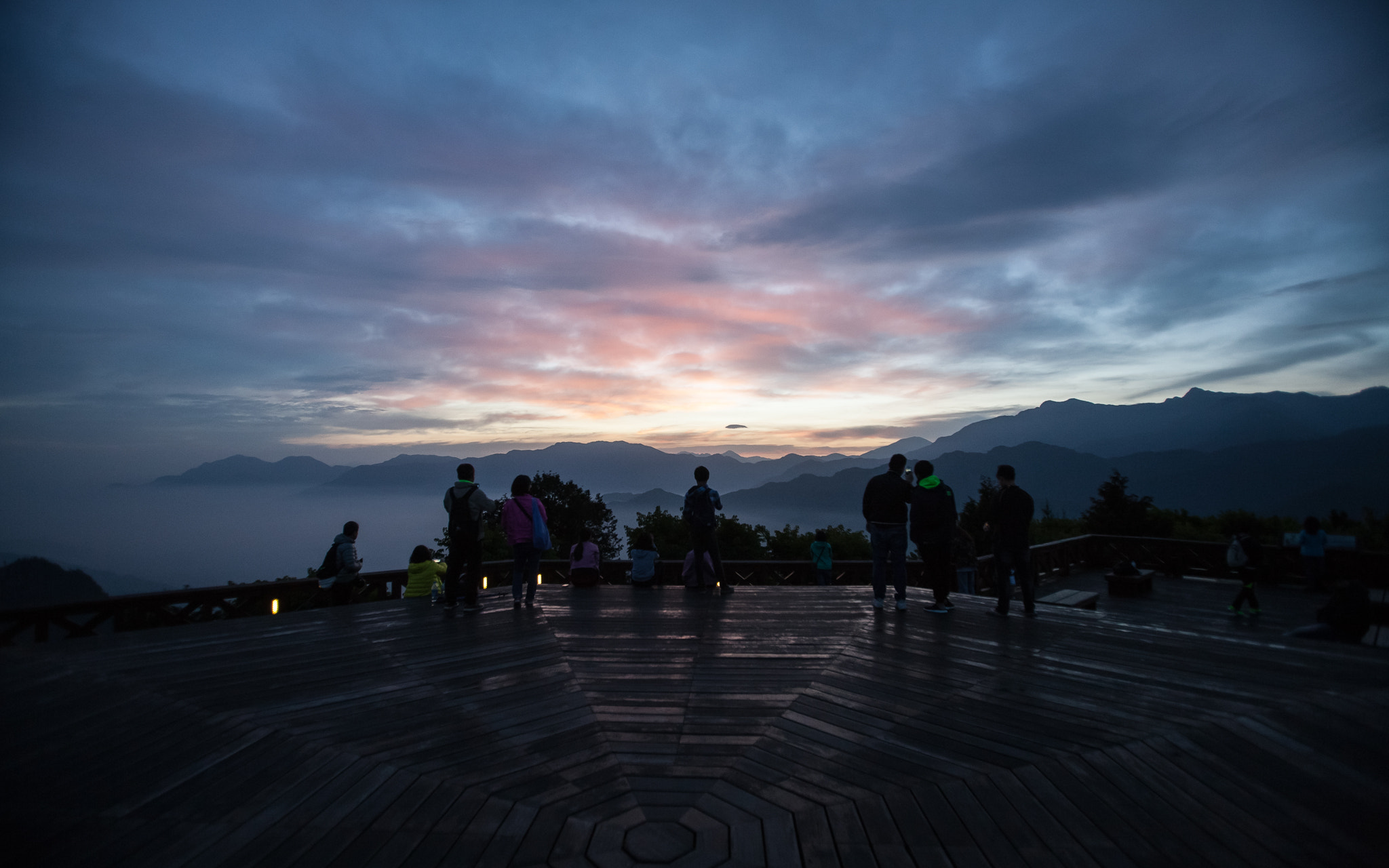 Canon EF 16-35mm F2.8L USM sample photo. Waiting for sunrise at the alishan mountain photography