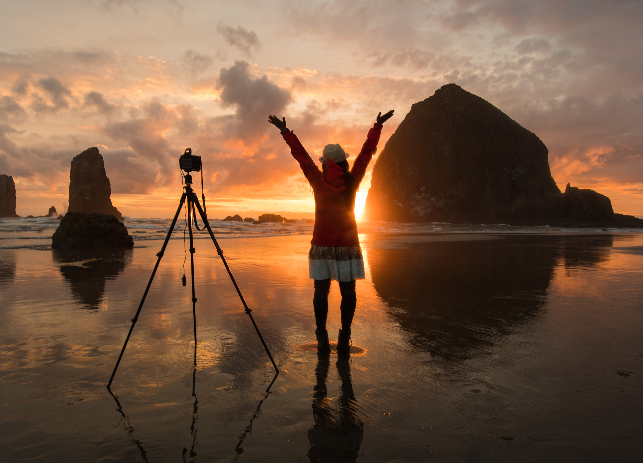 Nikon AF-S Nikkor 14-24mm F2.8G ED sample photo. Sunset  at canon beach oregon photography