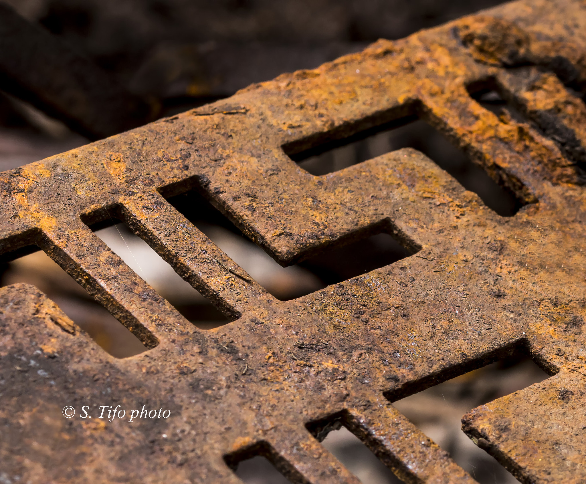 Sigma 105mm F2.8 EX DG OS HSM sample photo. Rusty ... photography