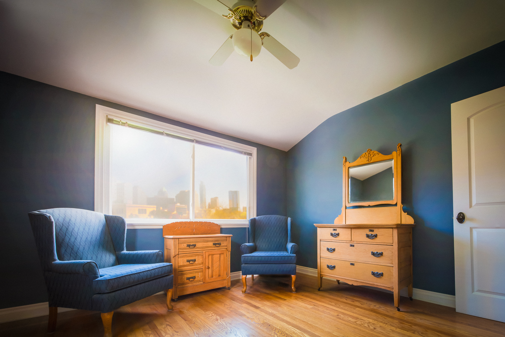 Sony a6300 + Sony DT 50mm F1.8 SAM sample photo. Blue room photography