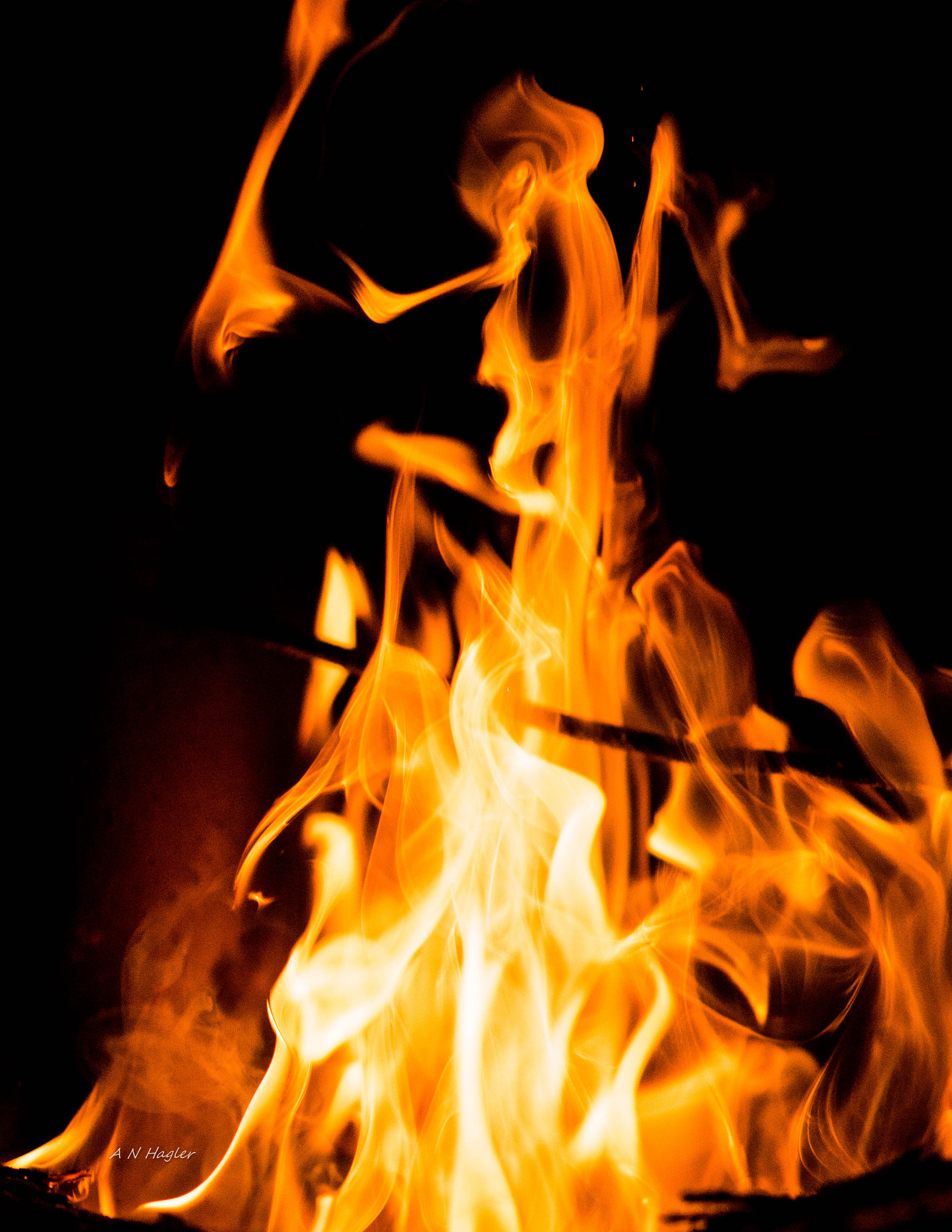 Sony Planar T* 85mm F1.4 ZA sample photo. Fire flames photography