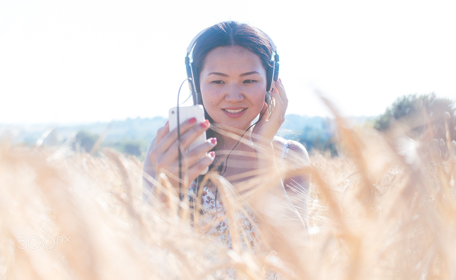 Nikon D610 + Sigma 50mm F2.8 EX DG Macro sample photo. Asian woman listening to music with smart phone photography