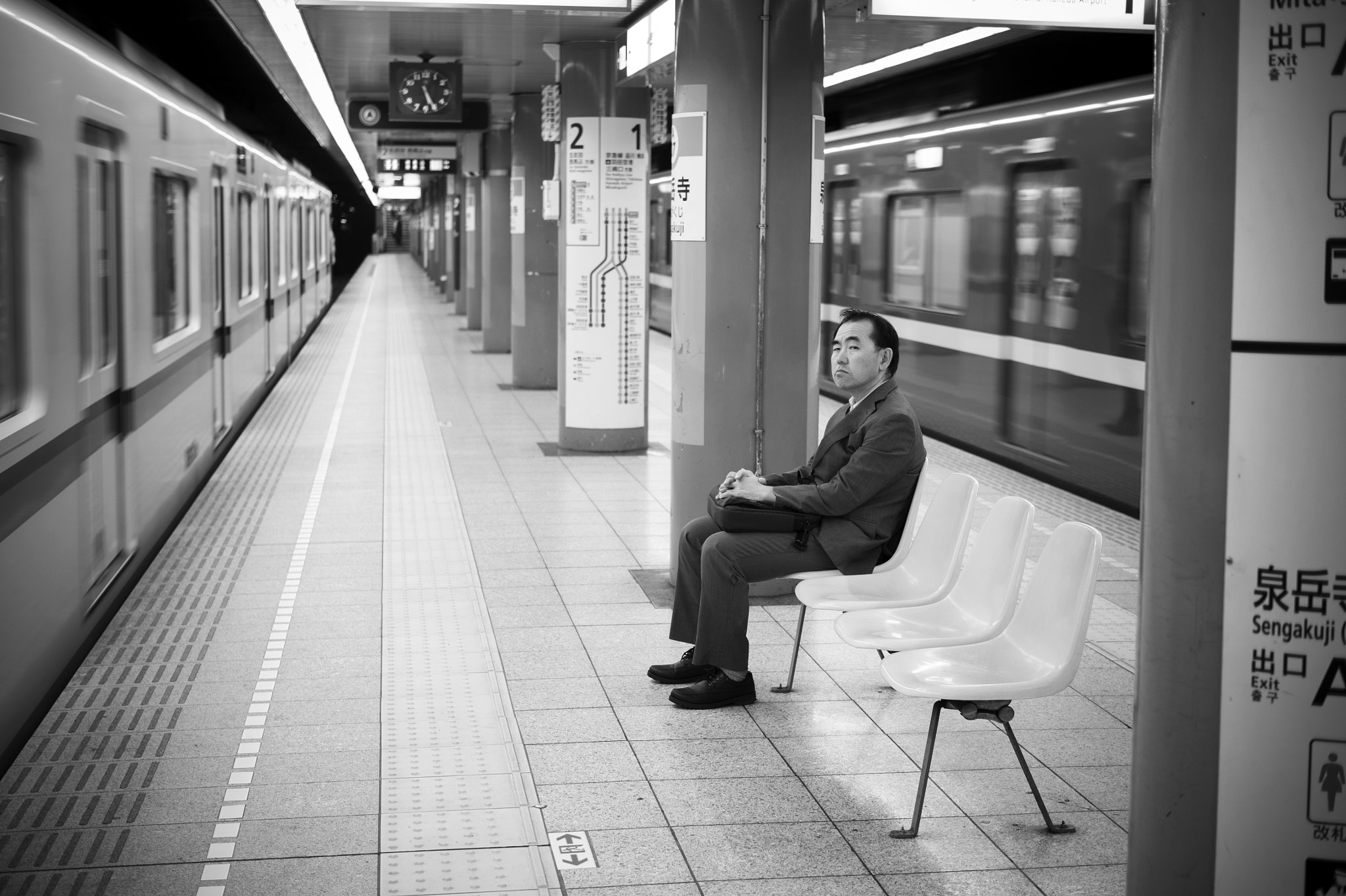 Olympus OM-D E-M5 II + Olympus M.Zuiko Digital 25mm F1.8 sample photo. Tokyo metro photography