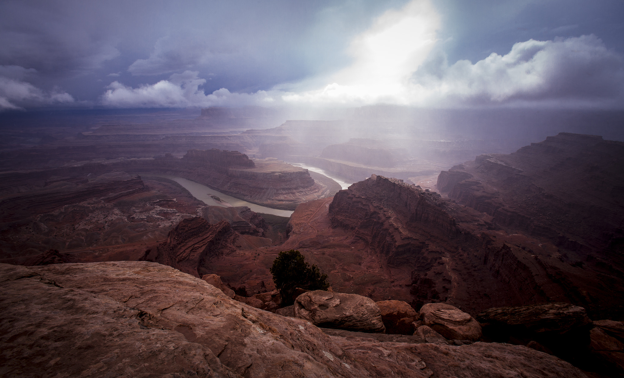 Canon EOS-1Ds Mark II + Canon EF 16-35mm F2.8L USM sample photo. Dead horse point in storm photography