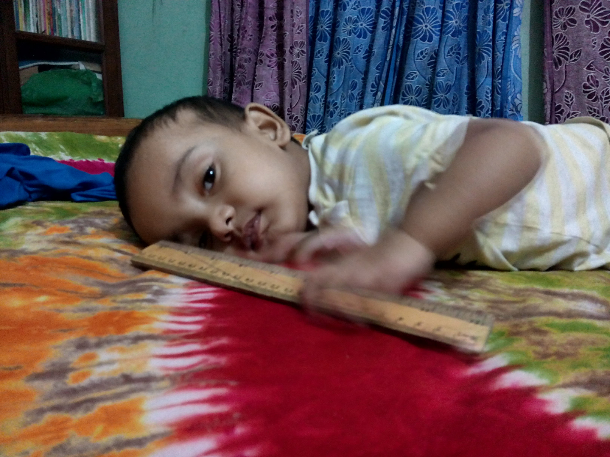 OPPO 1201 sample photo. Tiny child photography