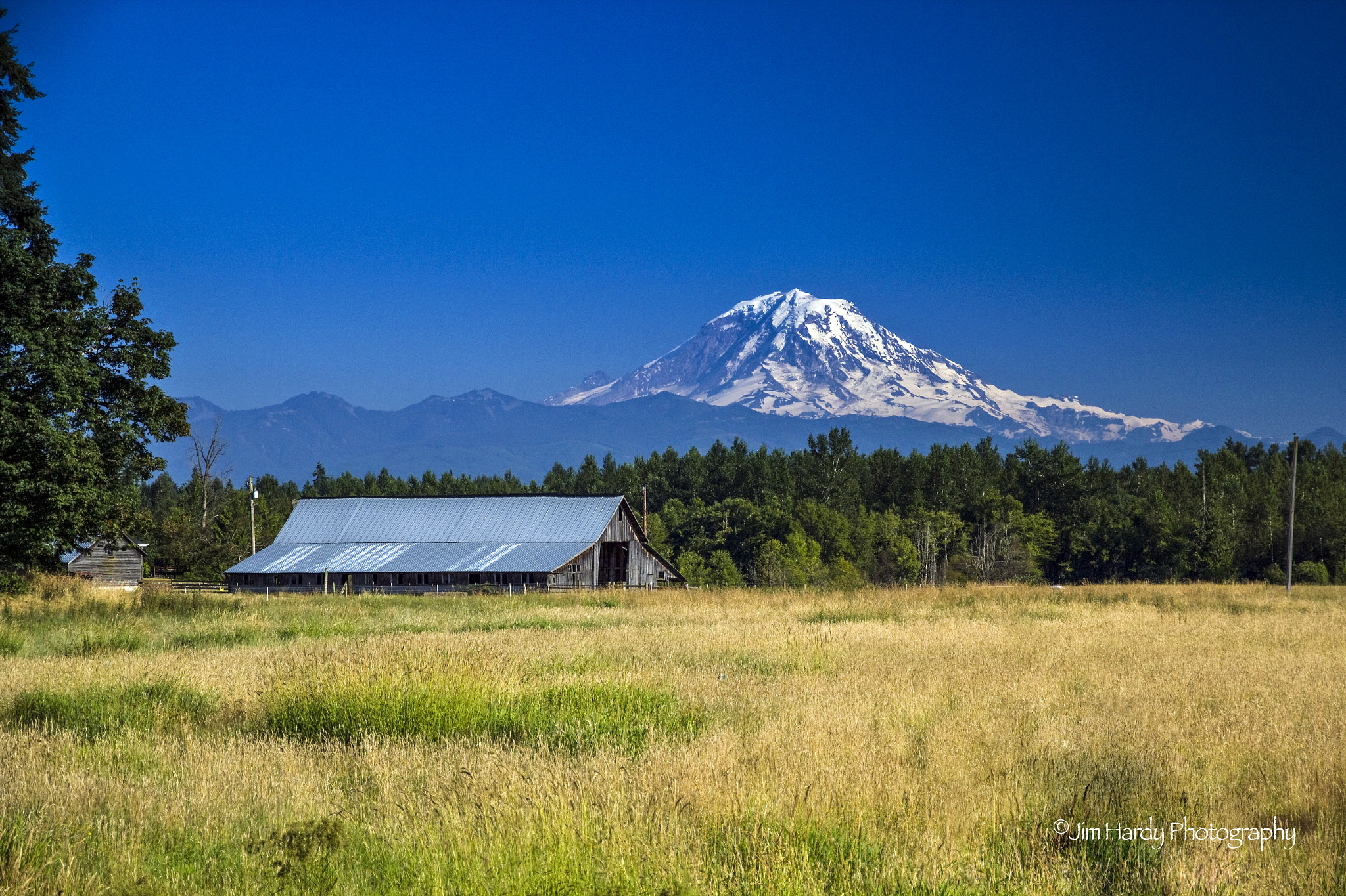 Canon EOS 550D (EOS Rebel T2i / EOS Kiss X4) sample photo. Rainier and barn photography