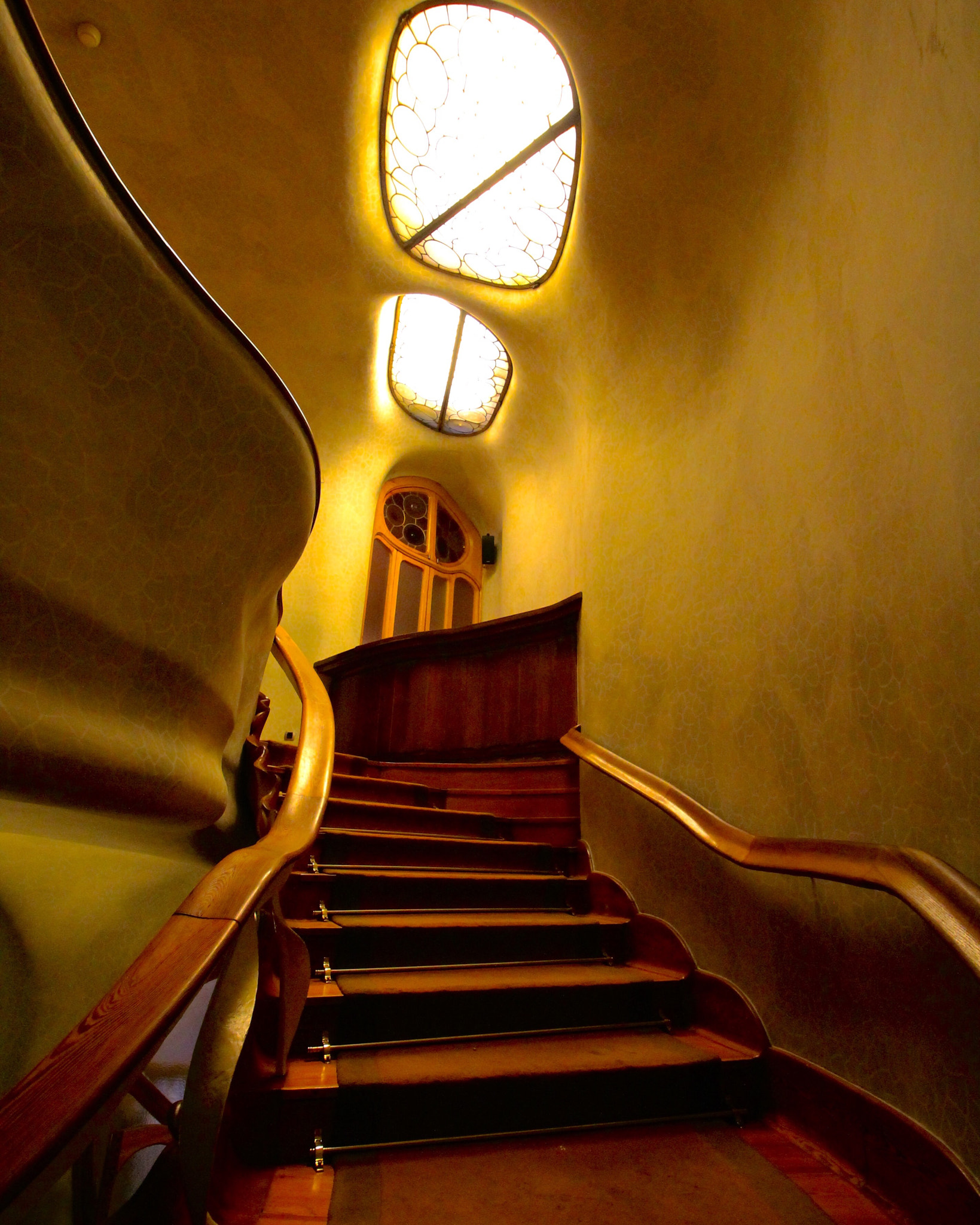 Canon 10-24mm sample photo. Casa battló #casabattlo #photocontest #gaudi #arch ... photography