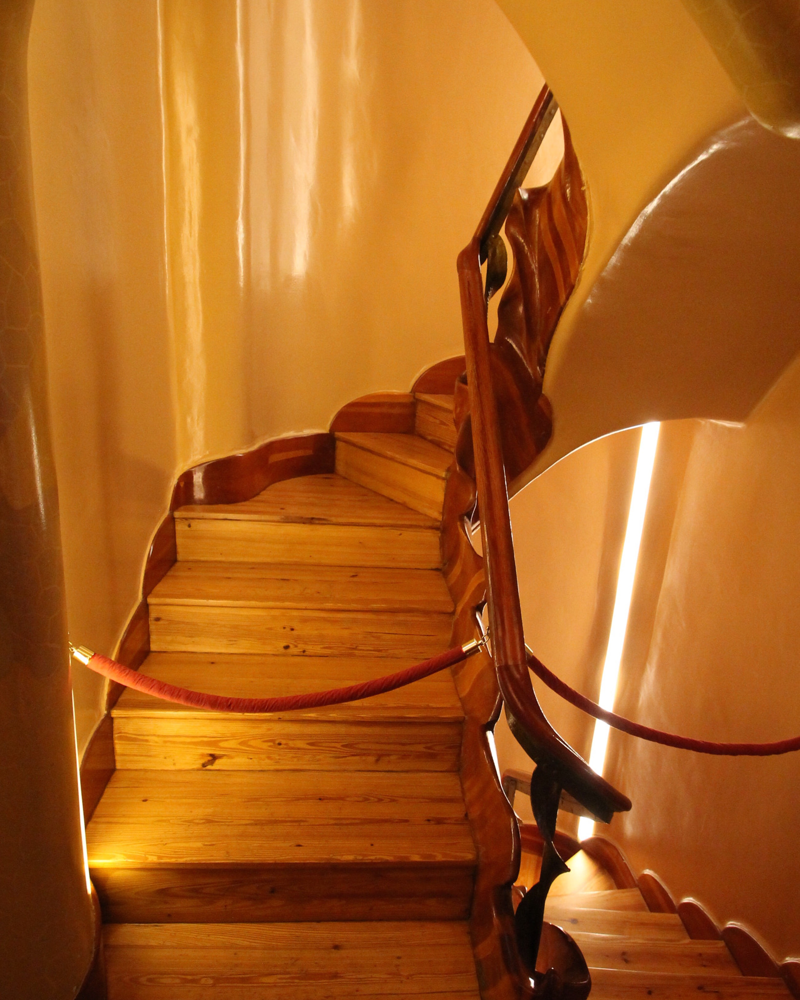 Canon EOS 1100D (EOS Rebel T3 / EOS Kiss X50) + Canon 10-24mm sample photo. Stairs by gaudì photography