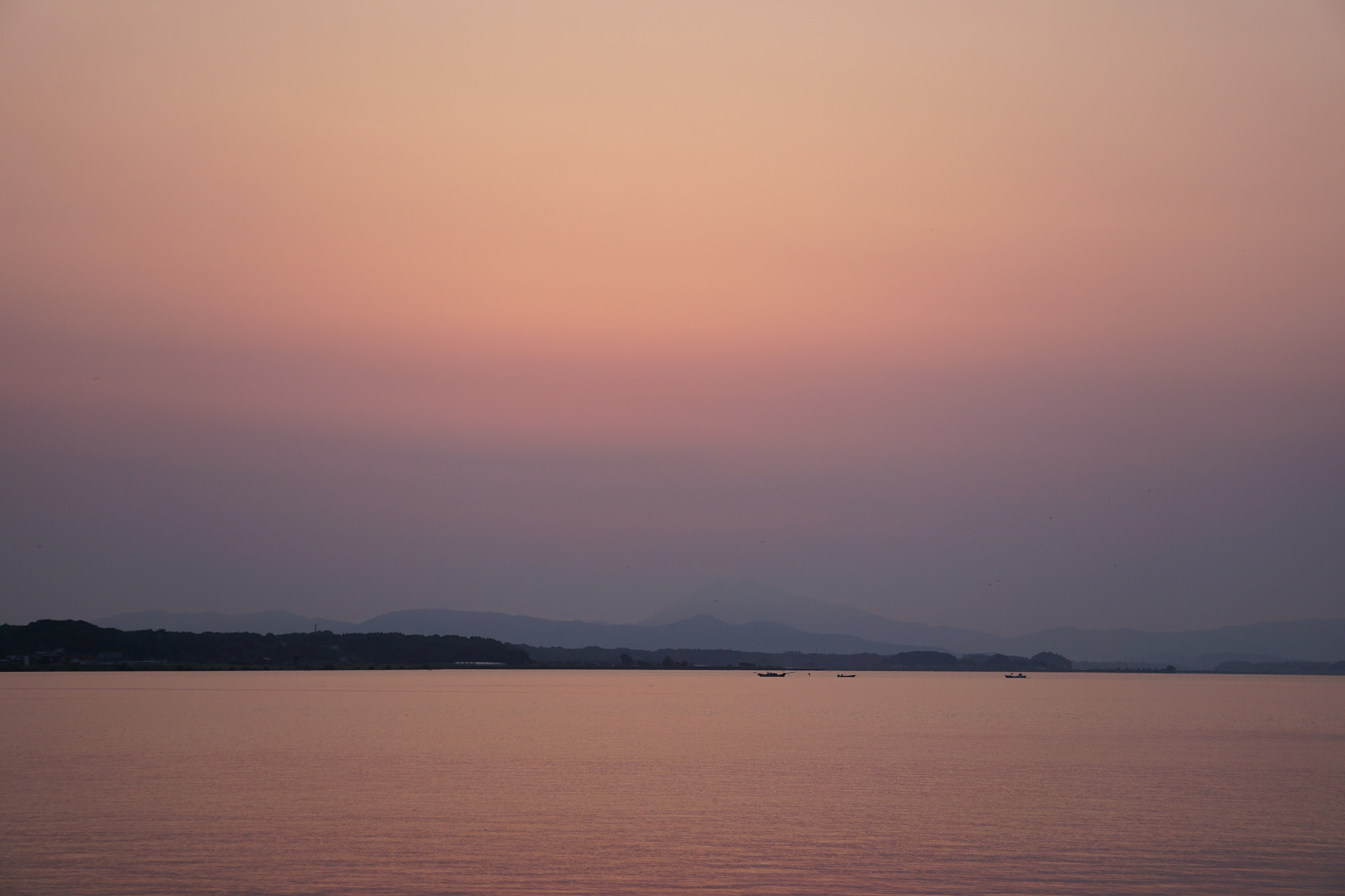 Sony E 55-210mm F4.5-6.3 OSS sample photo. Lake kasumigaura and mt. tsukuba photography
