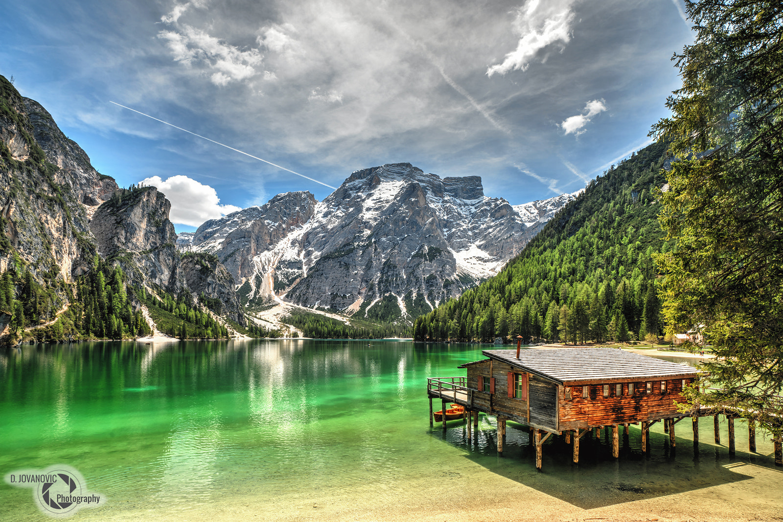 Sony a7R II + Sony Vario-Sonnar T* 16-35mm F2.8 ZA SSM sample photo. Lago di braies photography