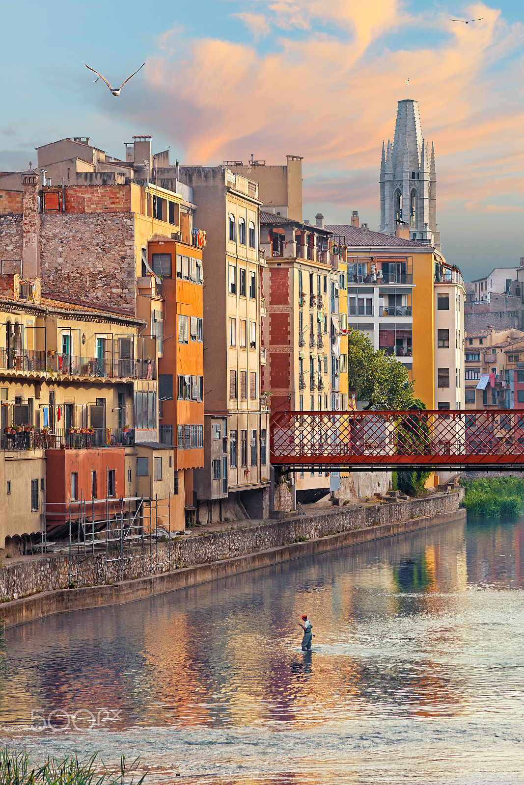 Canon EOS 5D Mark II + Canon EF 70-210mm f/4 sample photo. Sunset in old girona town, view on river onyar photography