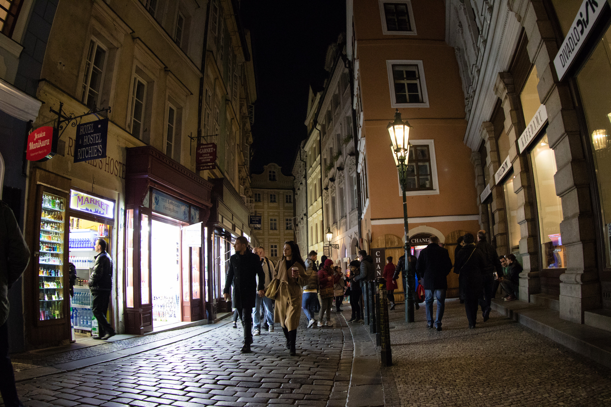 Canon EF 8-15mm F4L Fisheye USM sample photo. Street life in prague photography