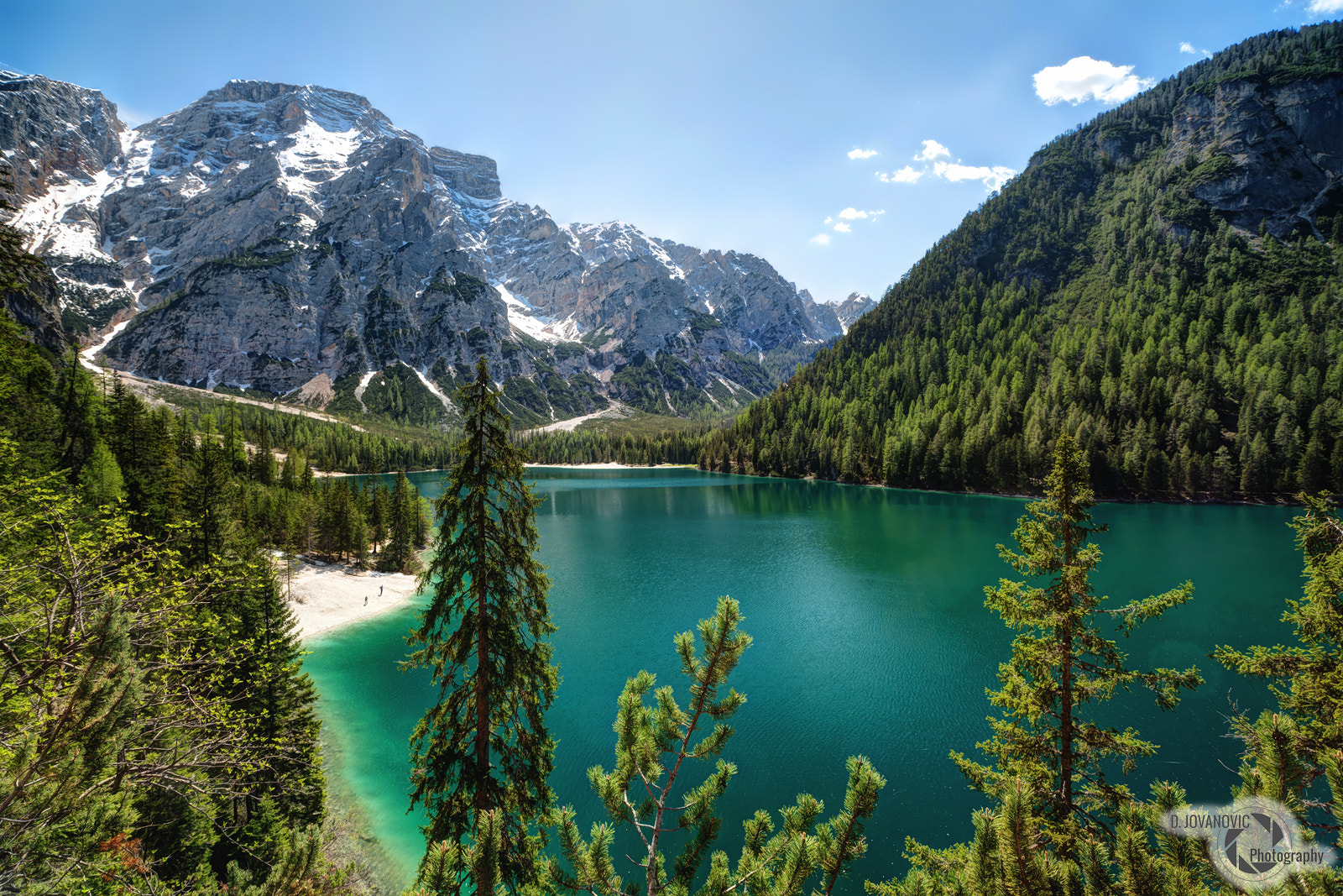 Sony a7R II + Sony Vario-Sonnar T* 16-35mm F2.8 ZA SSM sample photo. Lago di braies photography