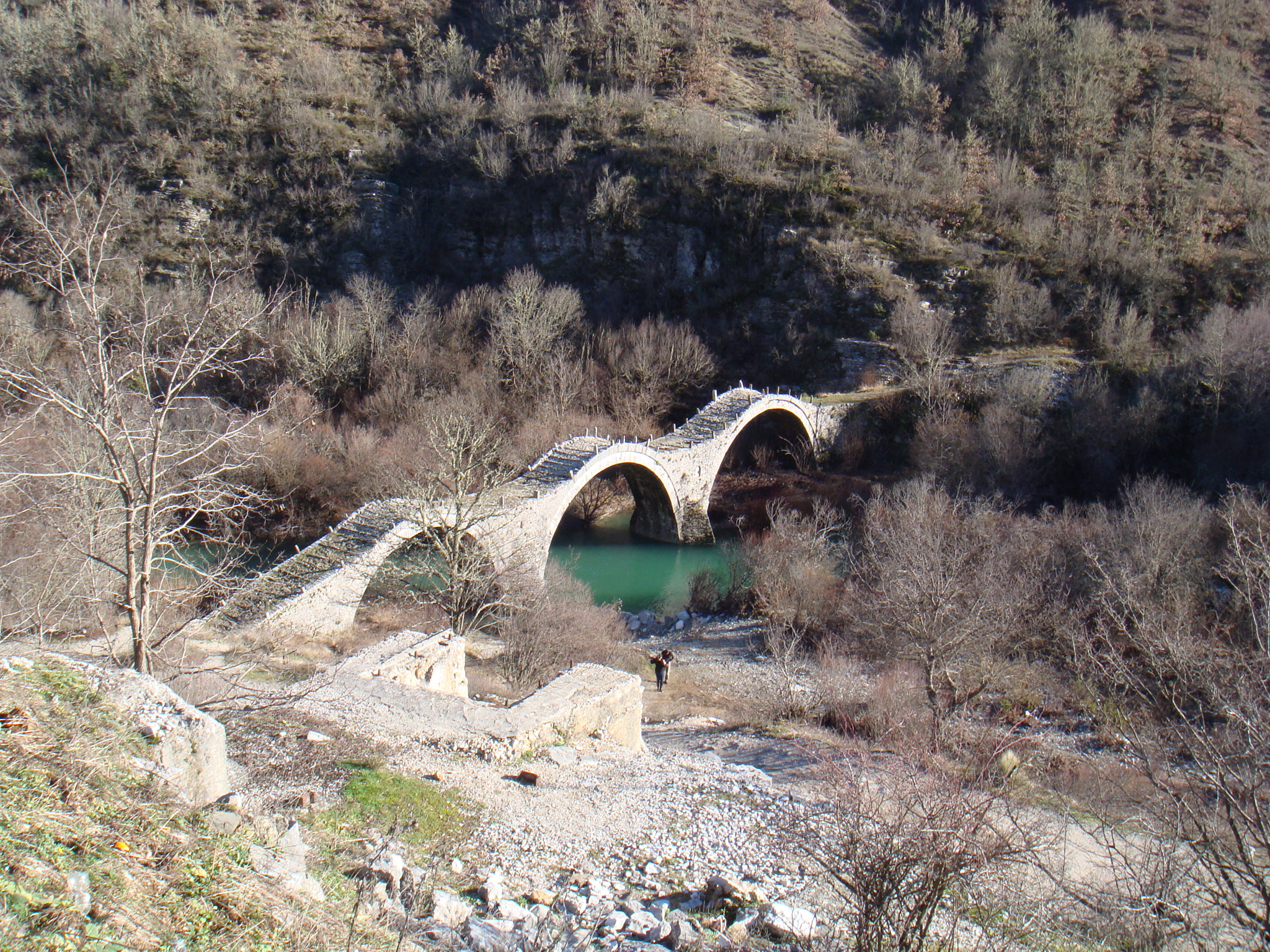 Sony DSC-T70 sample photo. 3-arch stone bridge photography