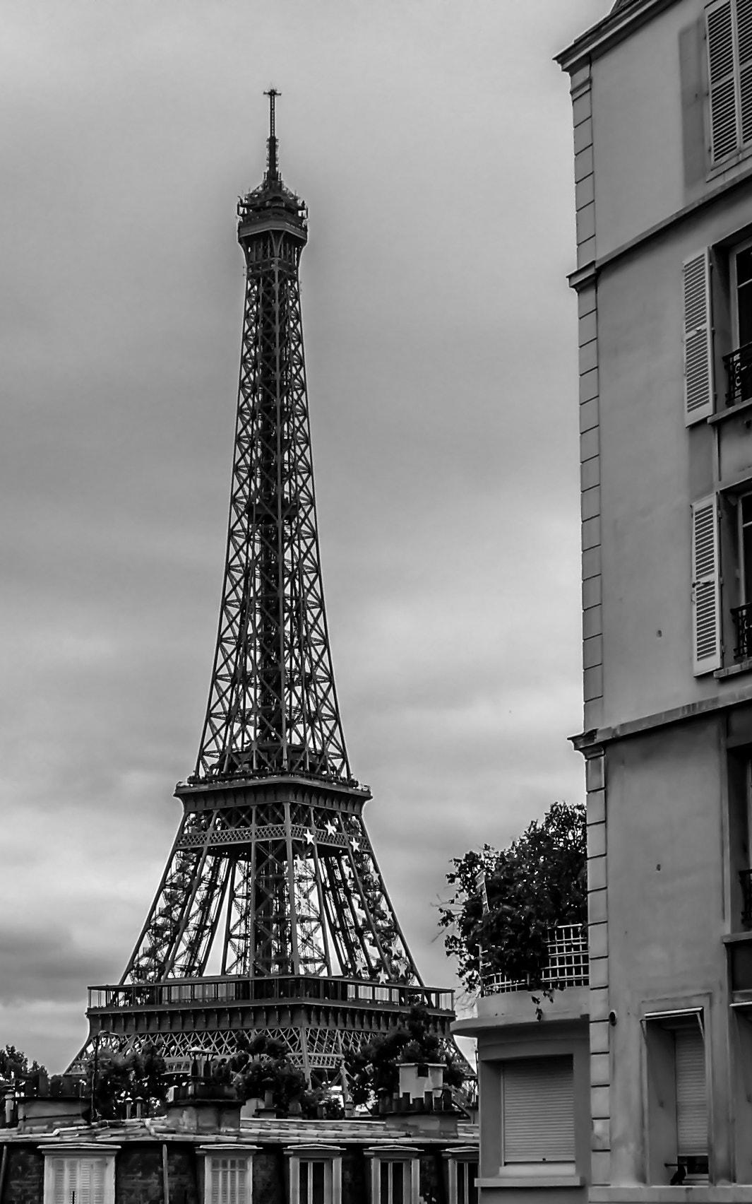 Nikon COOLPIX L4 sample photo. La belle tour eiffel photography