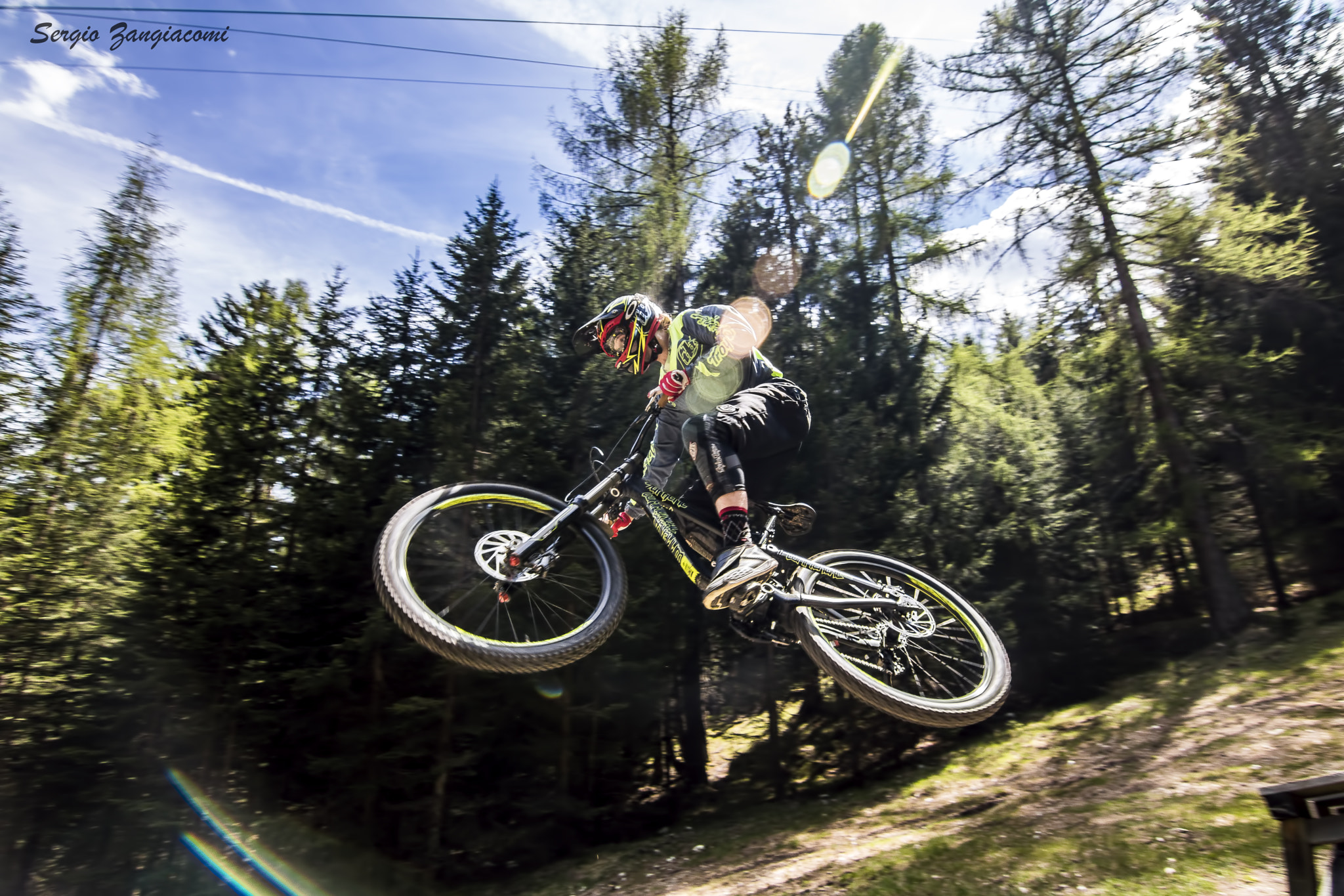Canon EOS 750D (EOS Rebel T6i / EOS Kiss X8i) sample photo. Downhill jump photography