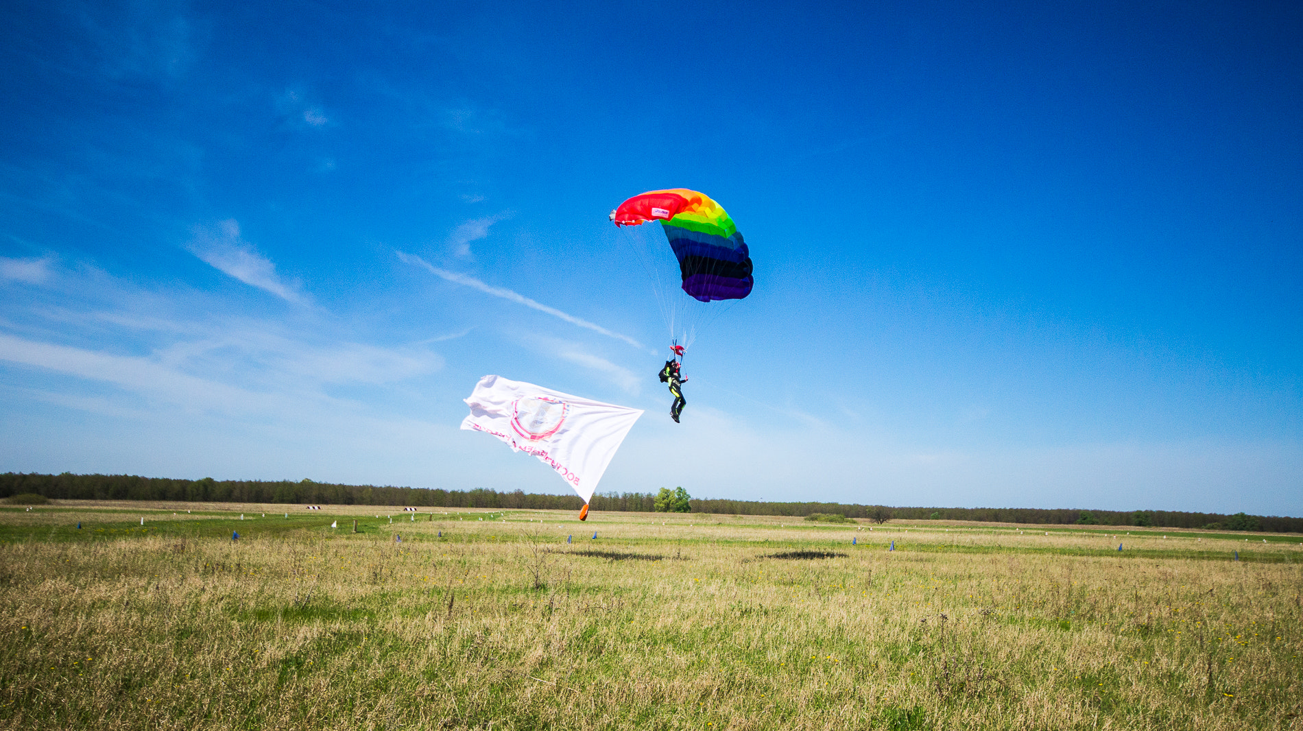 Sigma AF 10-20mm F4-5.6 EX DC sample photo. Parachutist photography