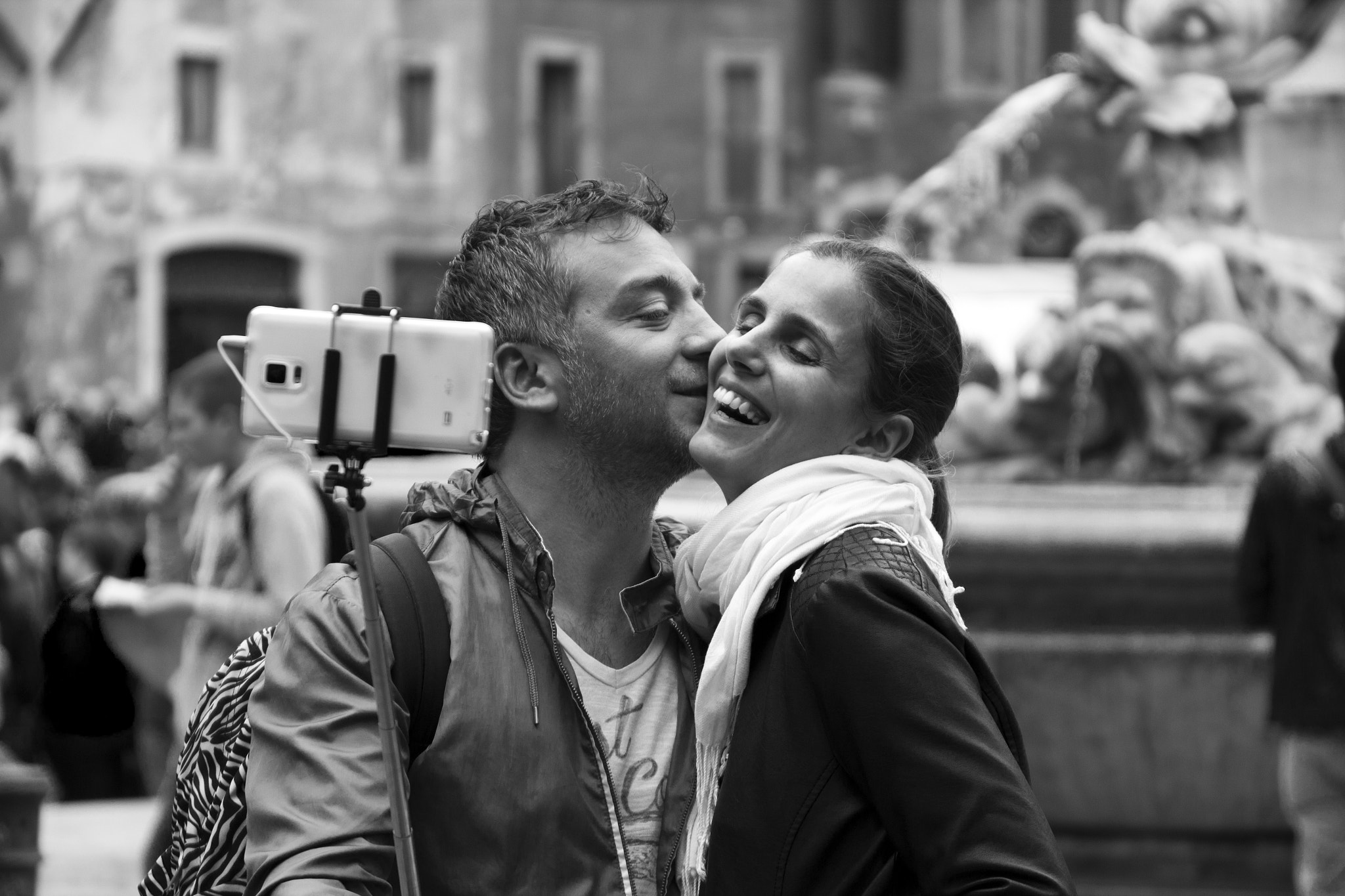 Canon EOS 600D (Rebel EOS T3i / EOS Kiss X5) + Sigma 18-125mm F3.8-5.6 DC OS HSM sample photo. Love in rome photography