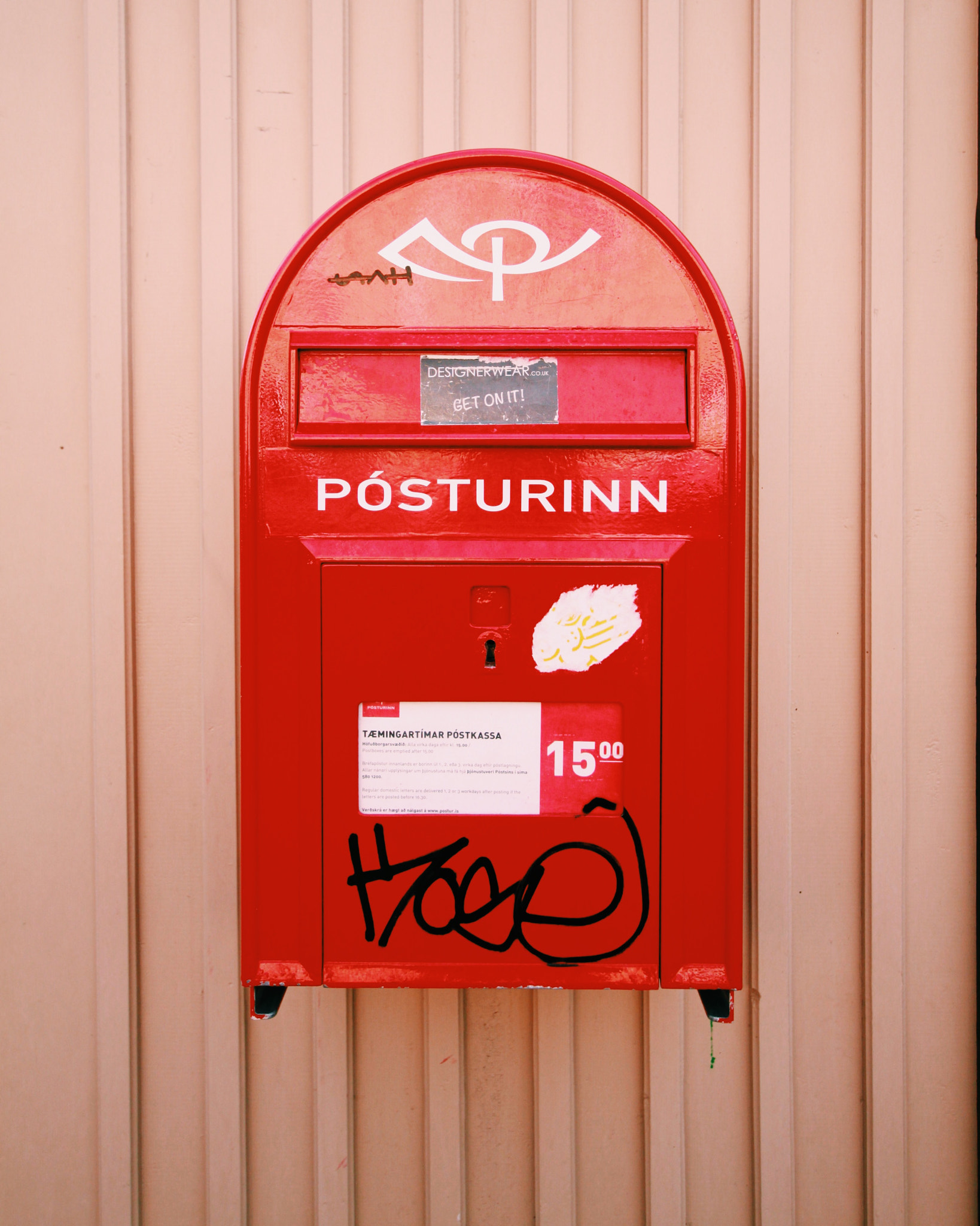 Canon EOS 500D (EOS Rebel T1i / EOS Kiss X3) + Sigma 10-20mm F3.5 EX DC HSM sample photo. Iceland postbox photography