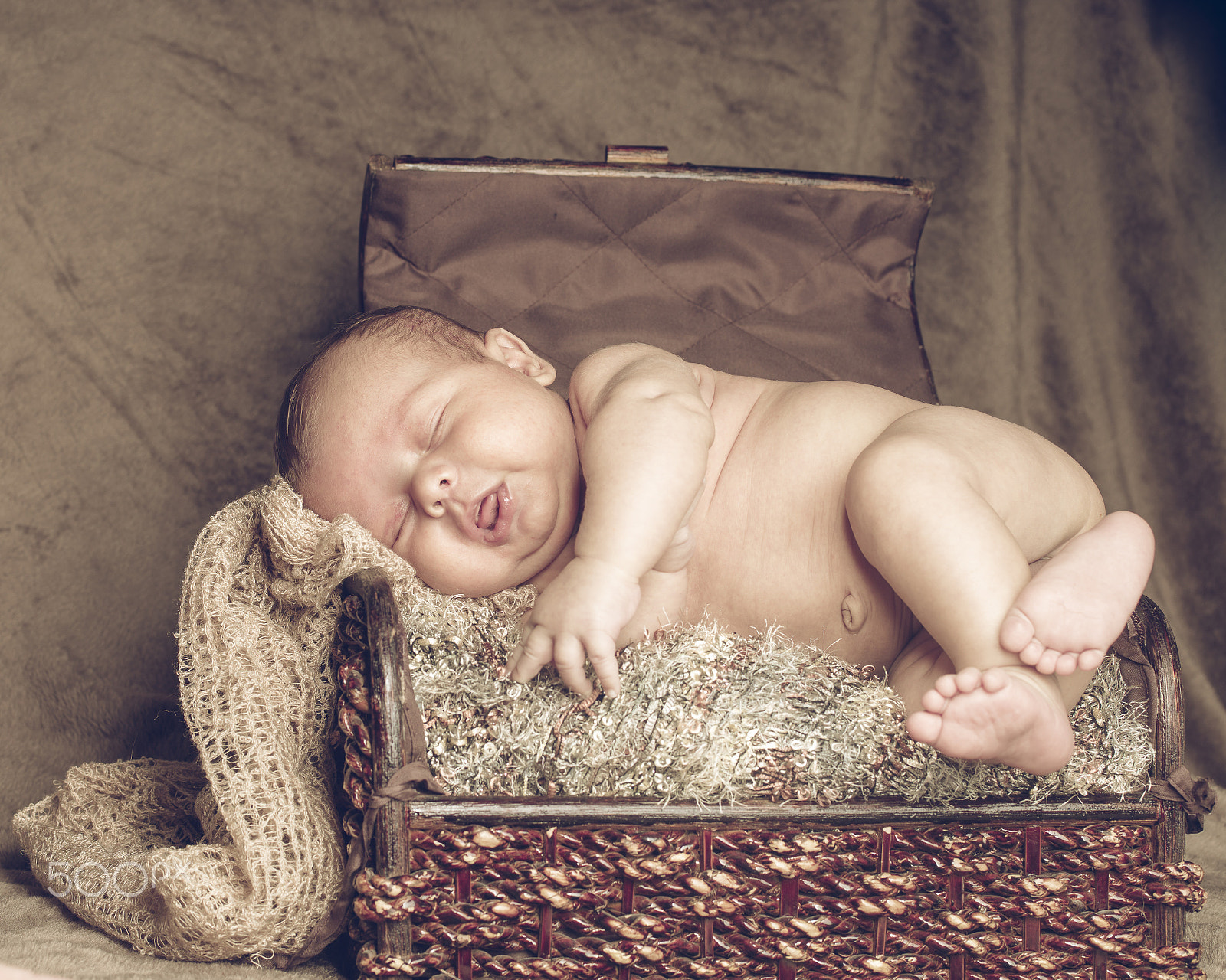 Canon EOS 5DS R + Canon EF 50mm F1.4 USM sample photo. Sleeping baby photography