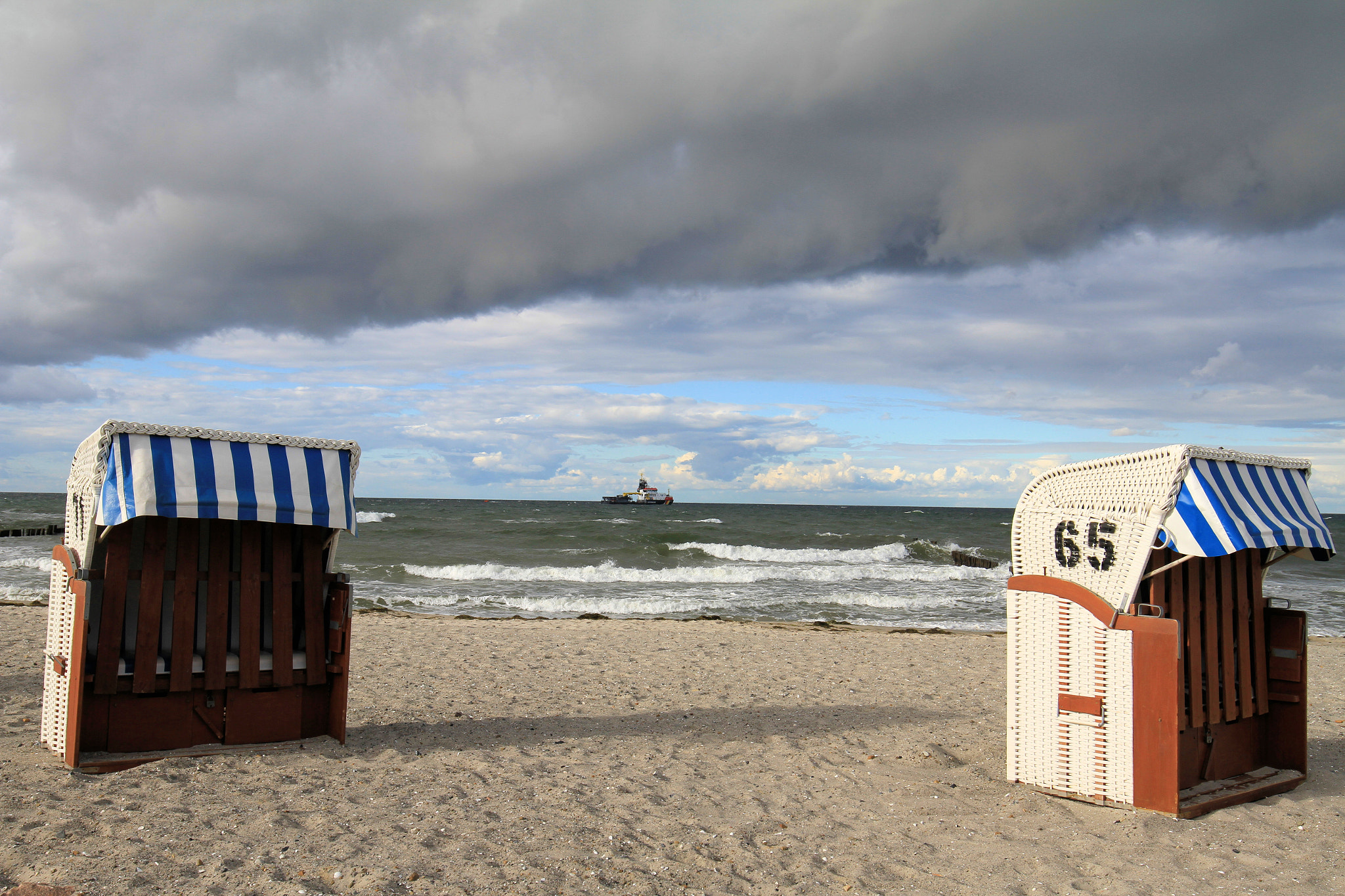 Canon EOS 7D + Canon EF 16-35mm F4L IS USM sample photo. Baltic beach photography