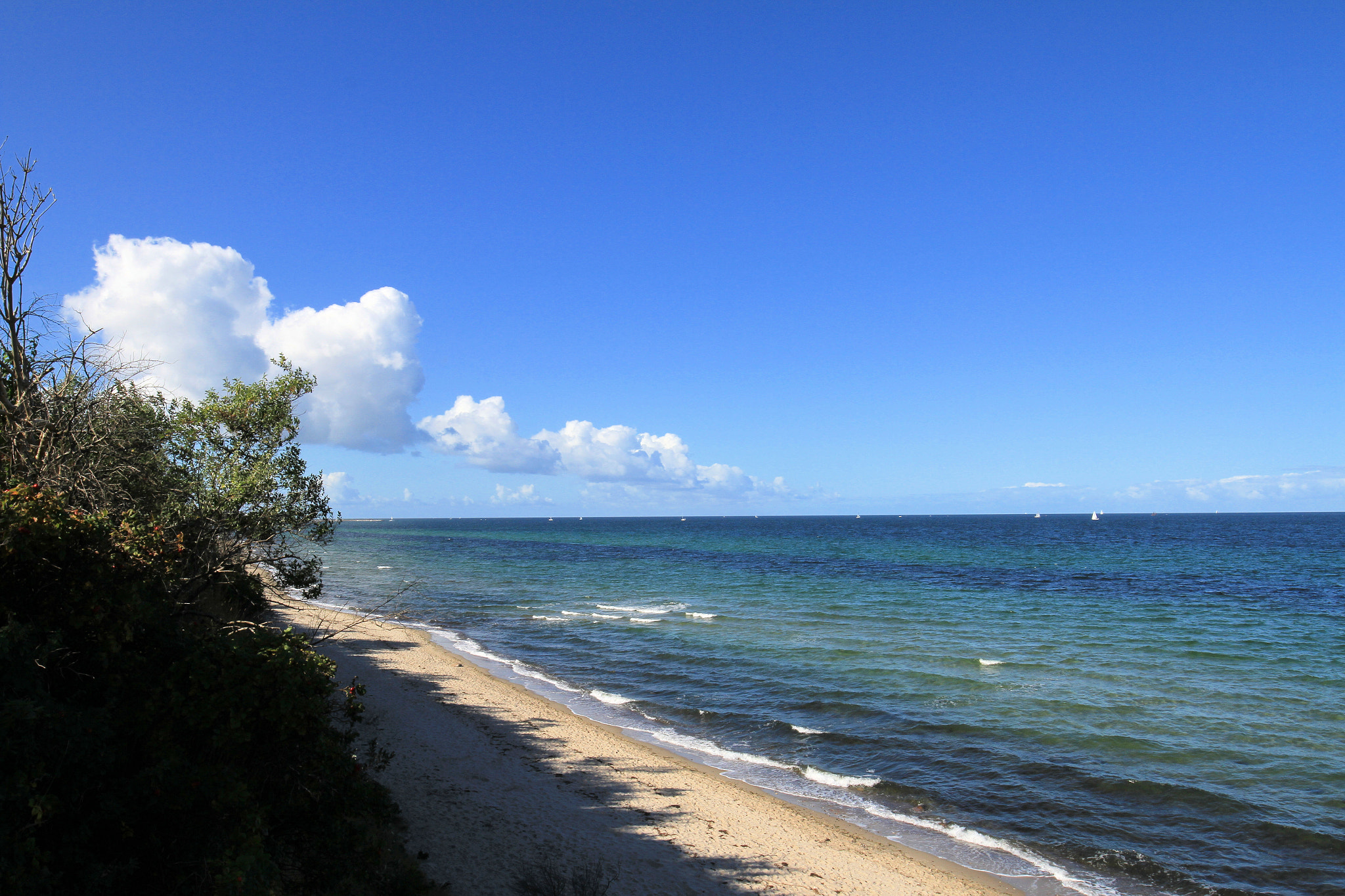 Canon EOS 7D + Canon EF 16-35mm F4L IS USM sample photo. Moving cloud photography