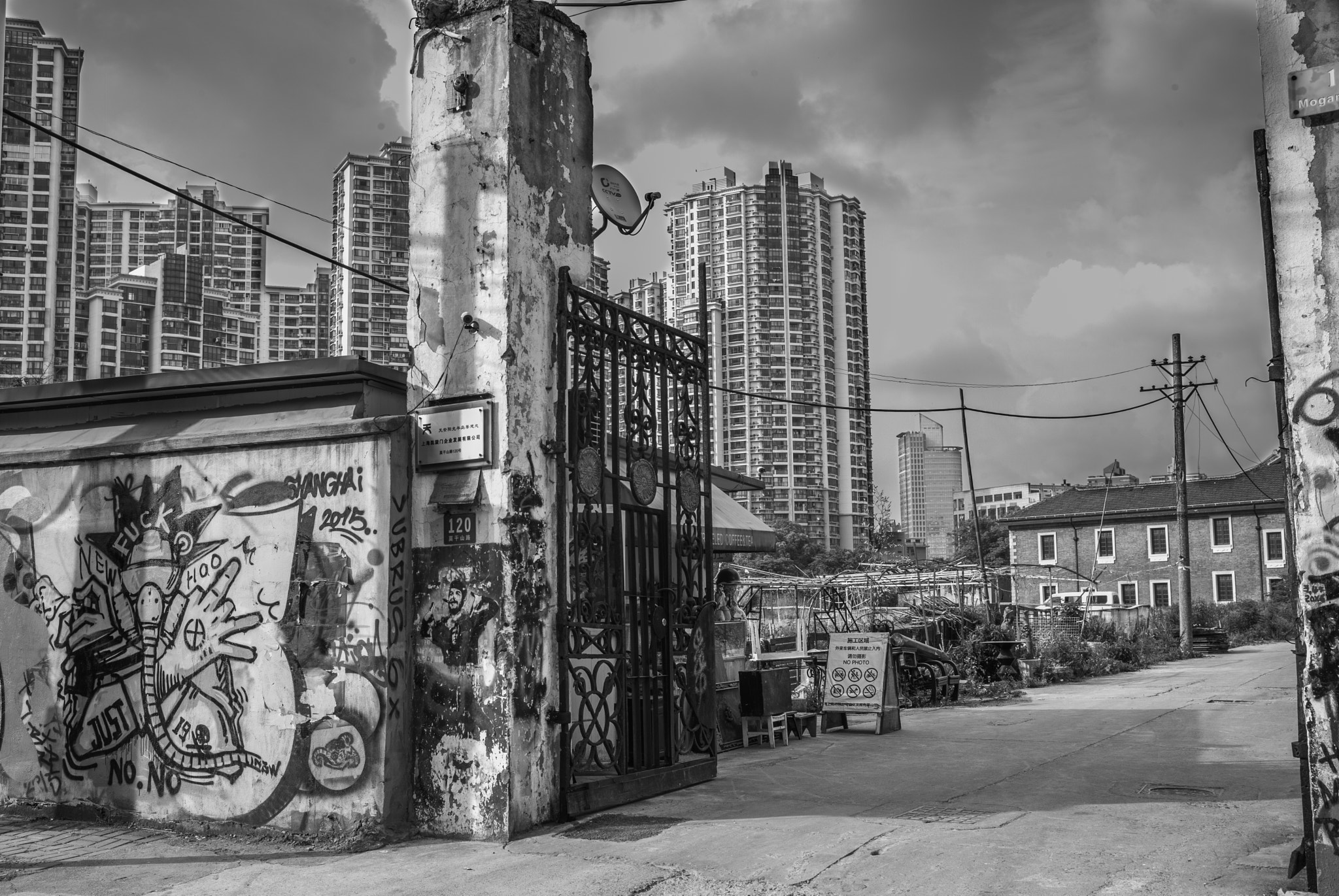 Leica Summilux-M 35mm F1.4 ASPH sample photo. Moganshan road photography