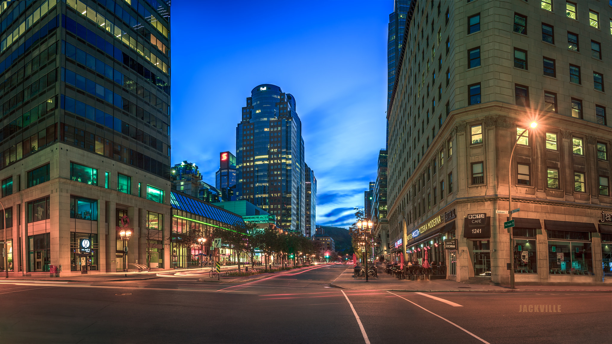 Canon EF 20-35mm f/2.8L sample photo. Montreal, mcgill street photography