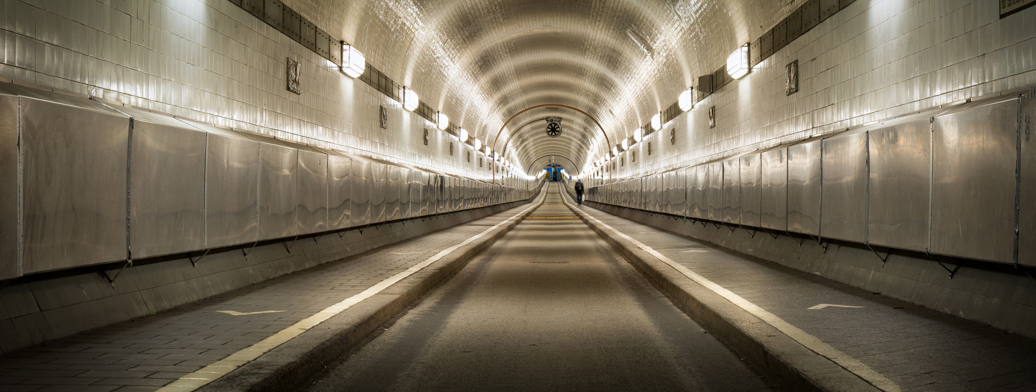 Panasonic DMC-G70 sample photo. The old elbtunnel photography