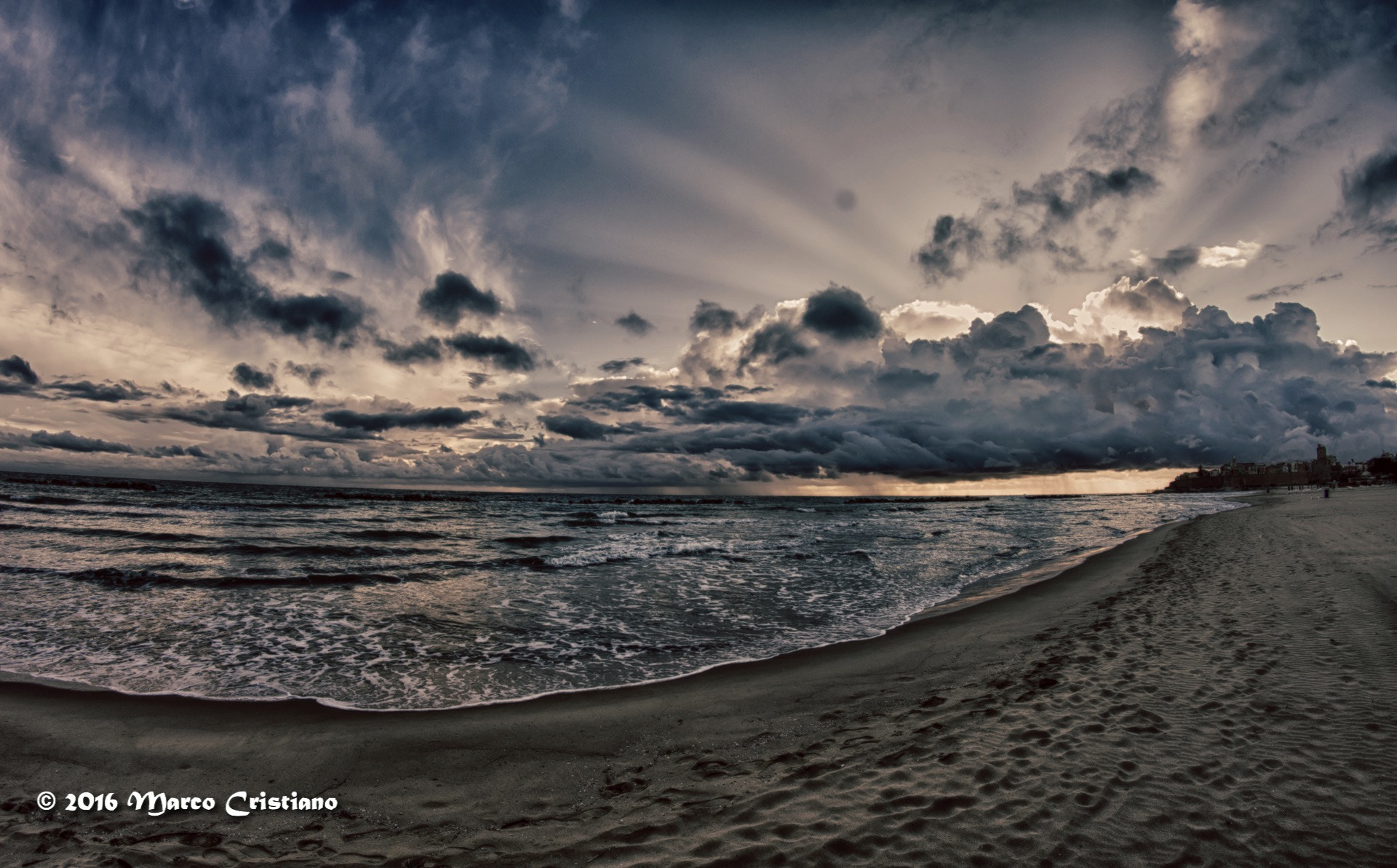 Nikon D3200 + Samyang 8mm F3.5 Aspherical IF MC Fisheye sample photo. Spiagge photography