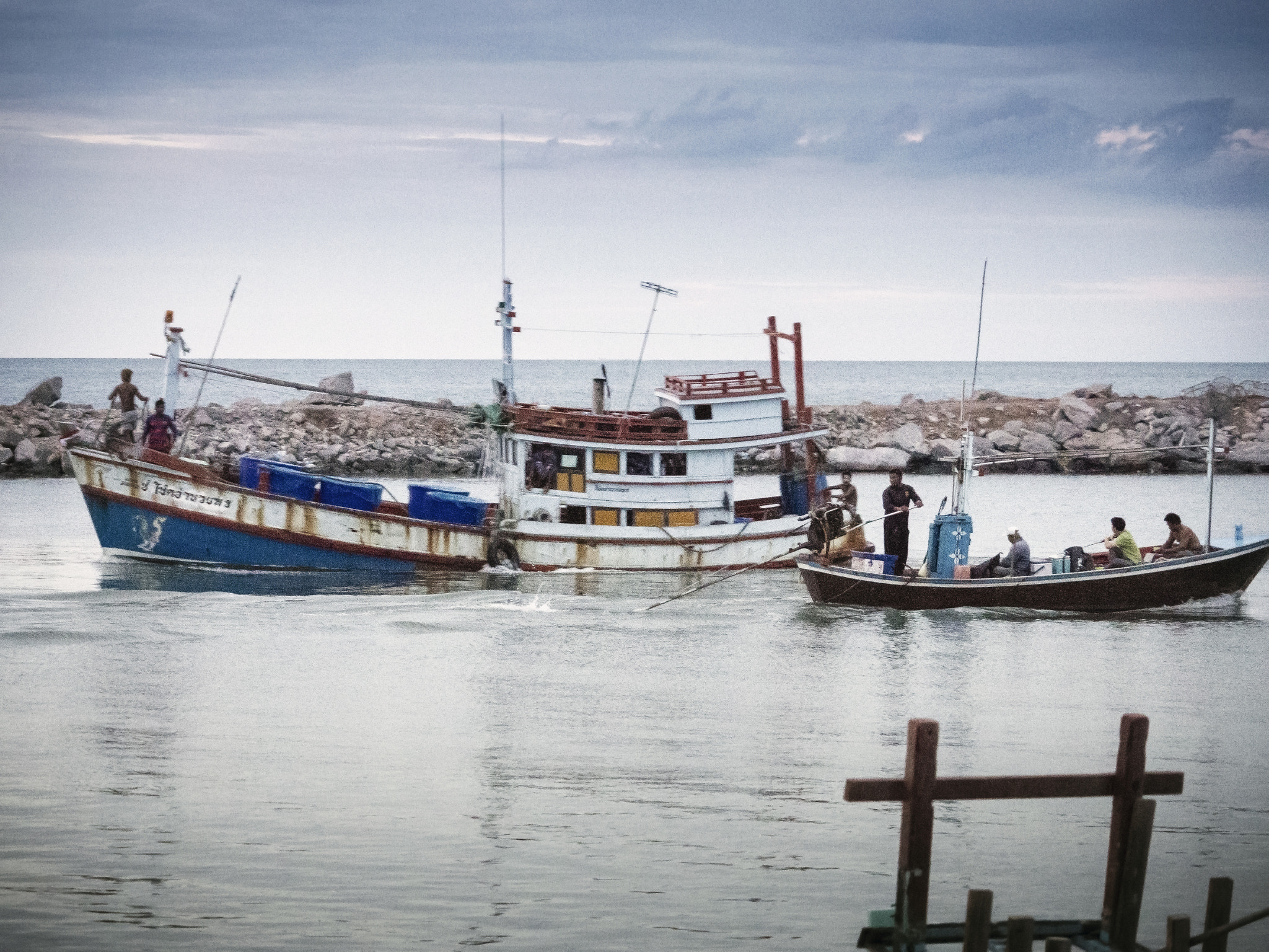 Panasonic Lumix DMC-GX8 sample photo. Cross boats photography