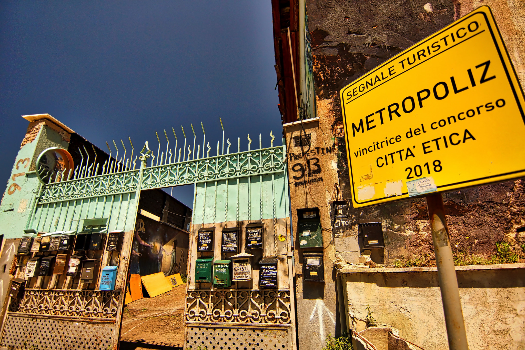 20mm F2.8 sample photo. Metropoliz cities mestizo photography