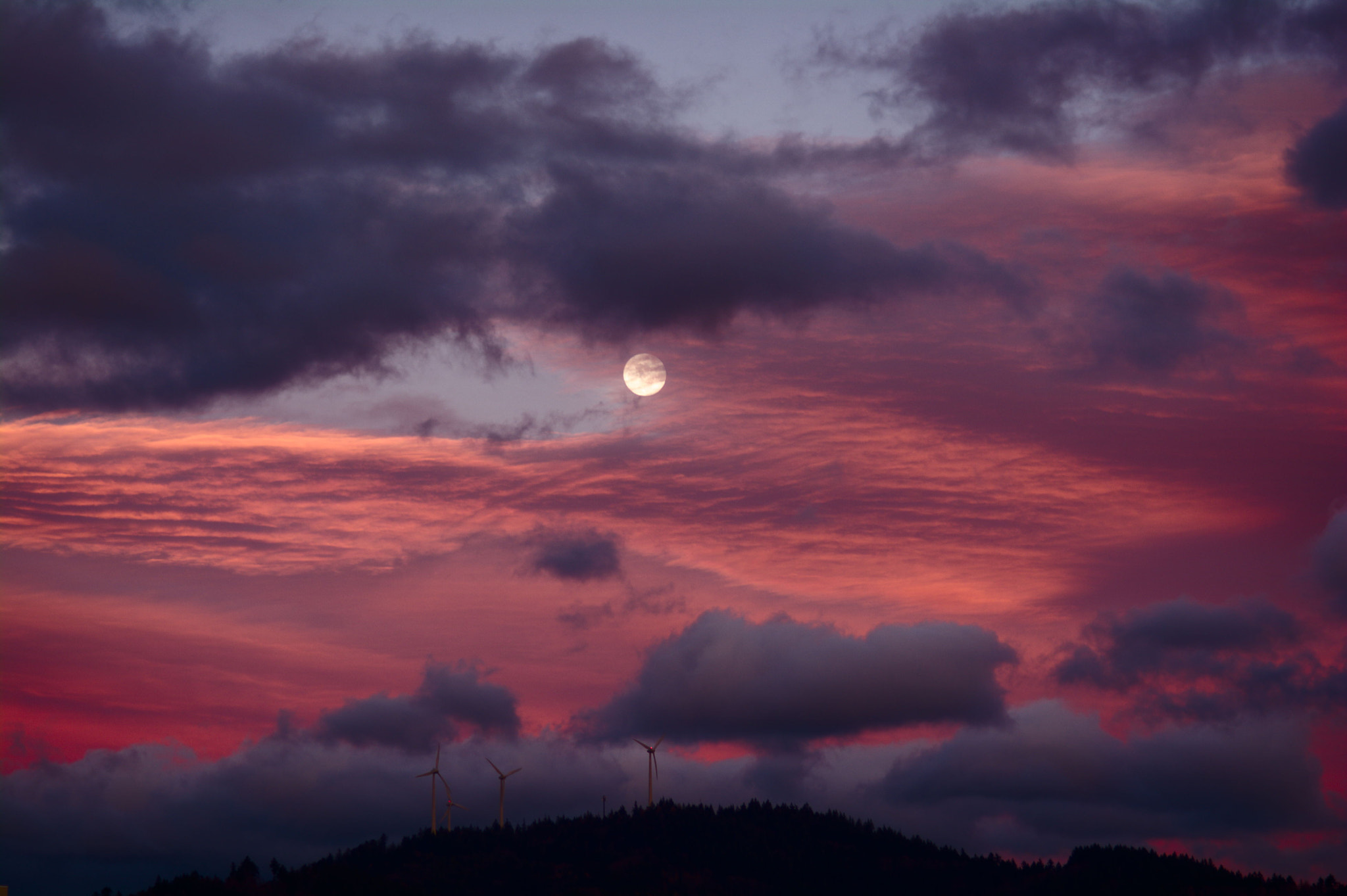 Nikon D7100 + AF Nikkor 85mm f/1.8 sample photo. Sunset and moon photography