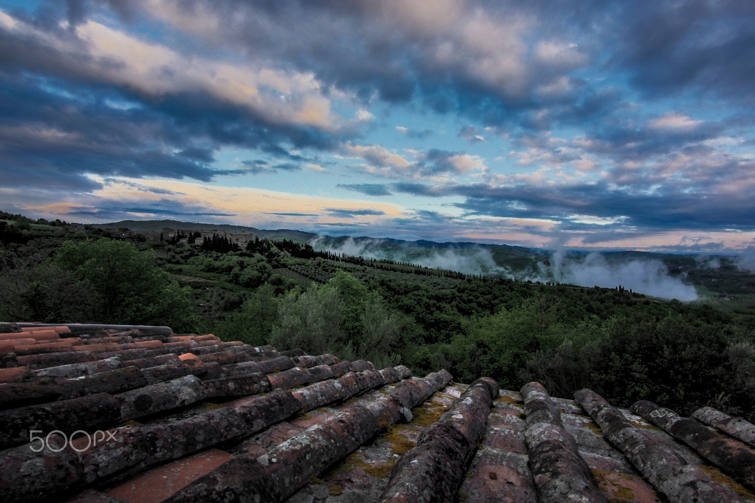 Panasonic Lumix G Vario 7-14mm F4 ASPH sample photo. Morning sky over volpaia, italy photography