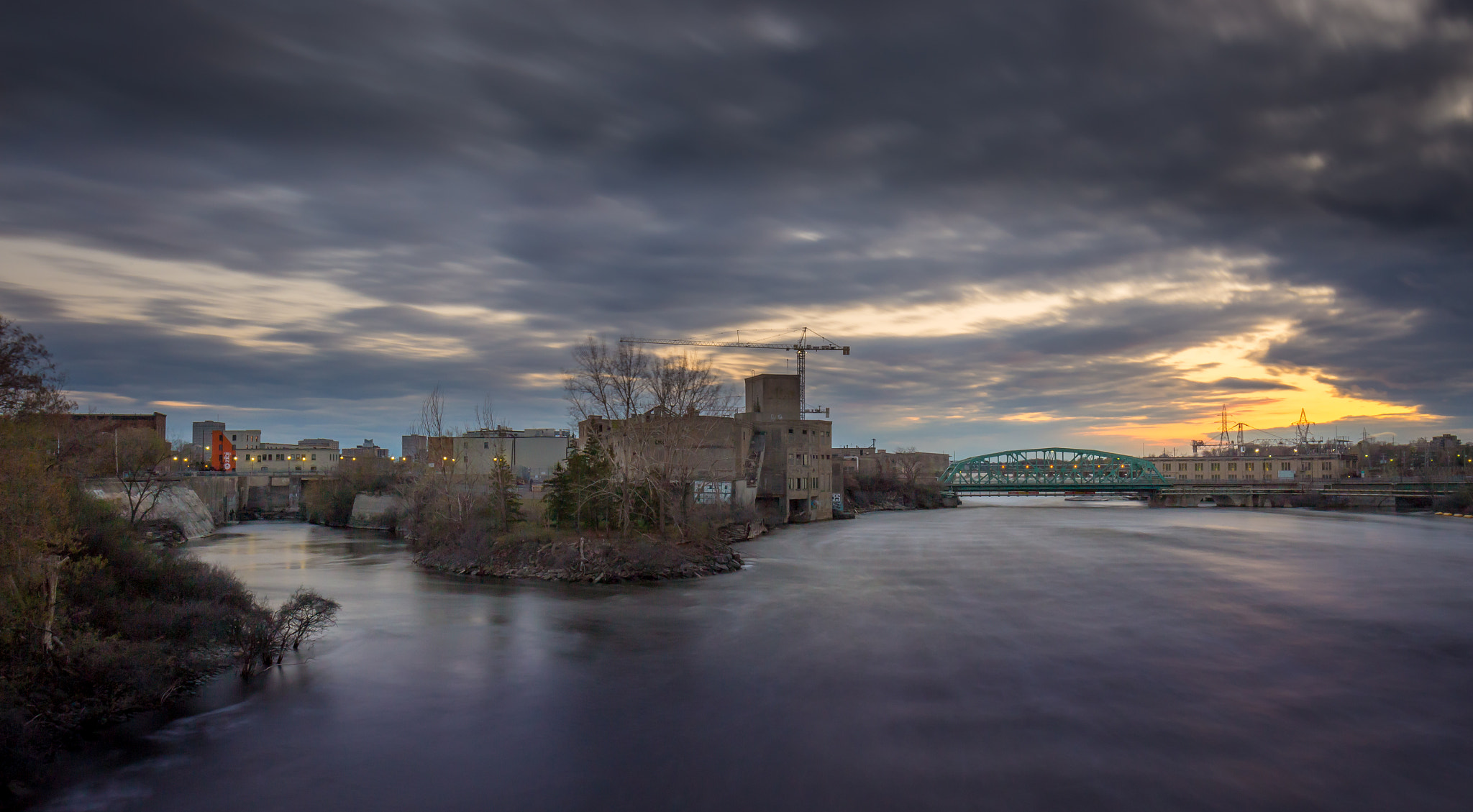 Canon EOS 600D (Rebel EOS T3i / EOS Kiss X5) + Canon EF 16-35mm F4L IS USM sample photo. Chaudiere photography