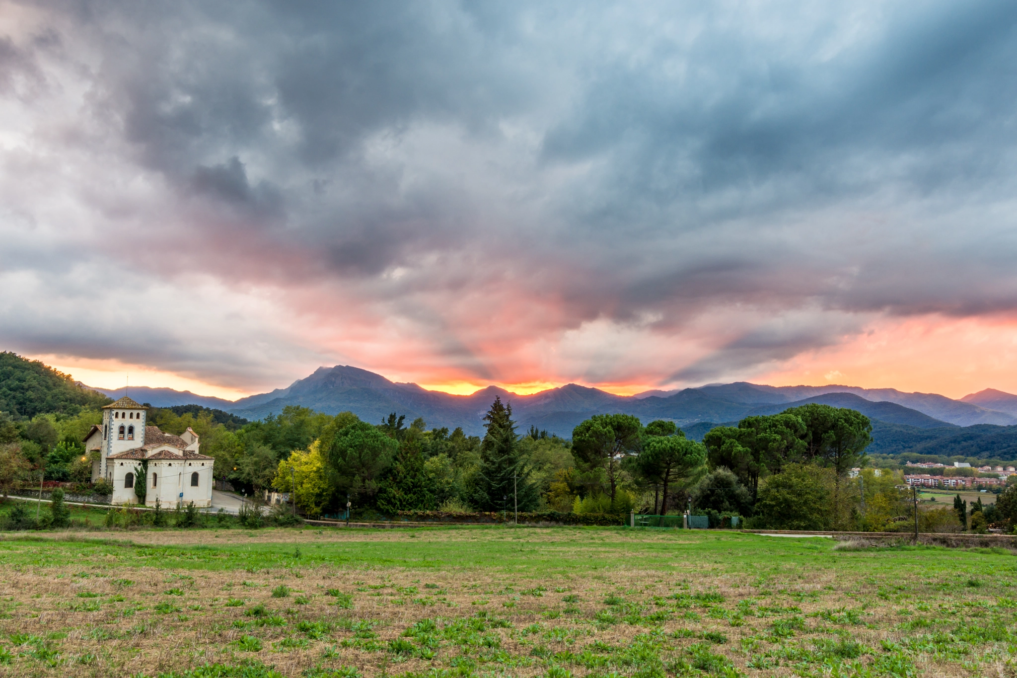 Nikon AF-S Nikkor 18-35mm F3.5-4.5G ED sample photo. Good night garrotxa photography