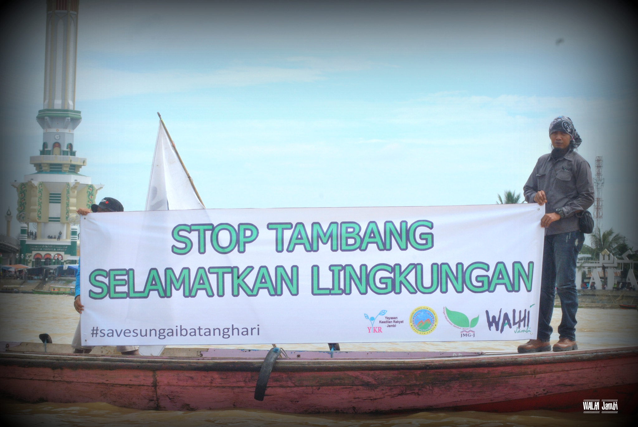 Nikon AF Nikkor 70-300mm F4-5.6G sample photo. Stop the mine, save the environment. walhi jambi. photography