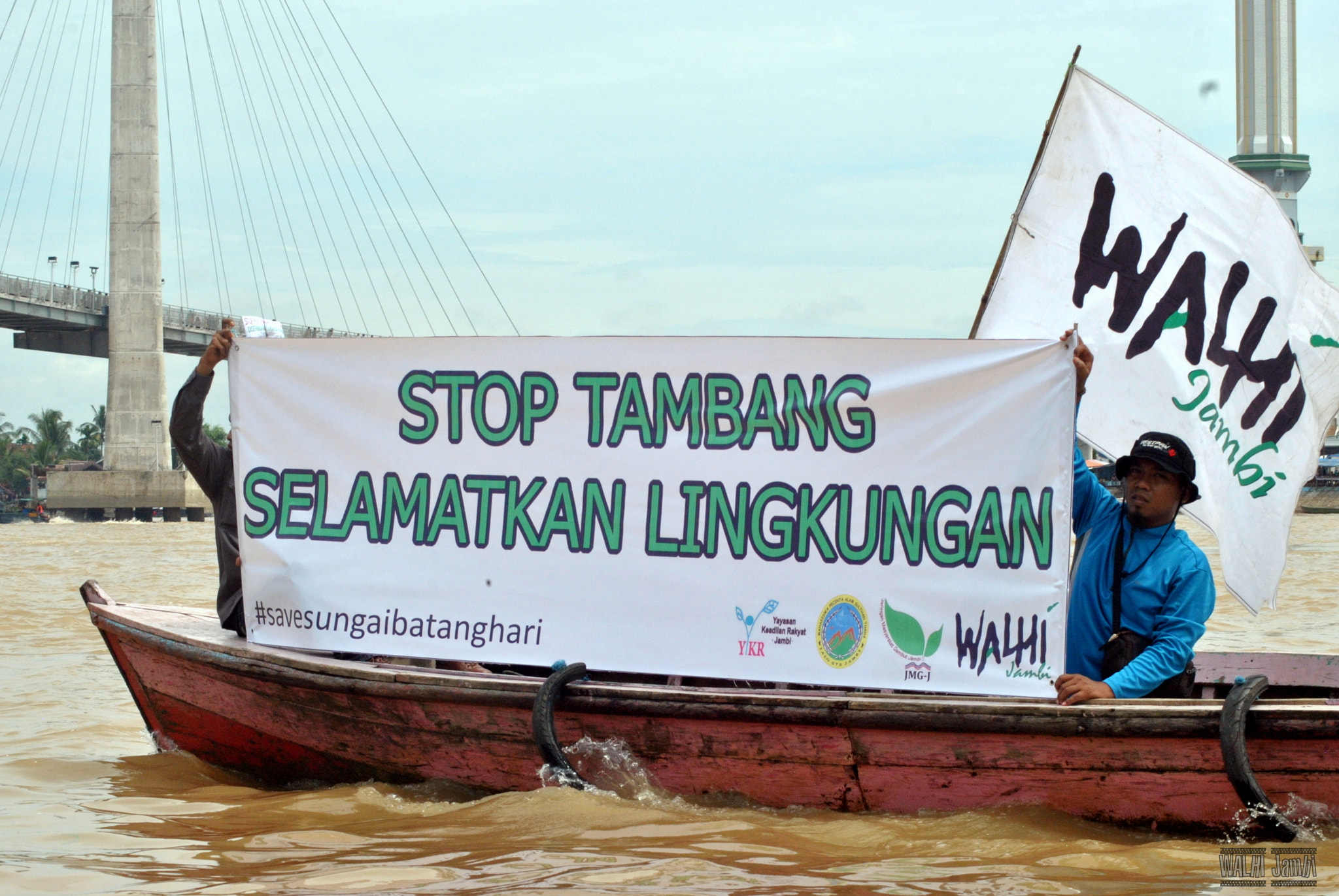 Nikon AF Nikkor 70-300mm F4-5.6G sample photo. Action campaign enviromental.walhi jambi photography