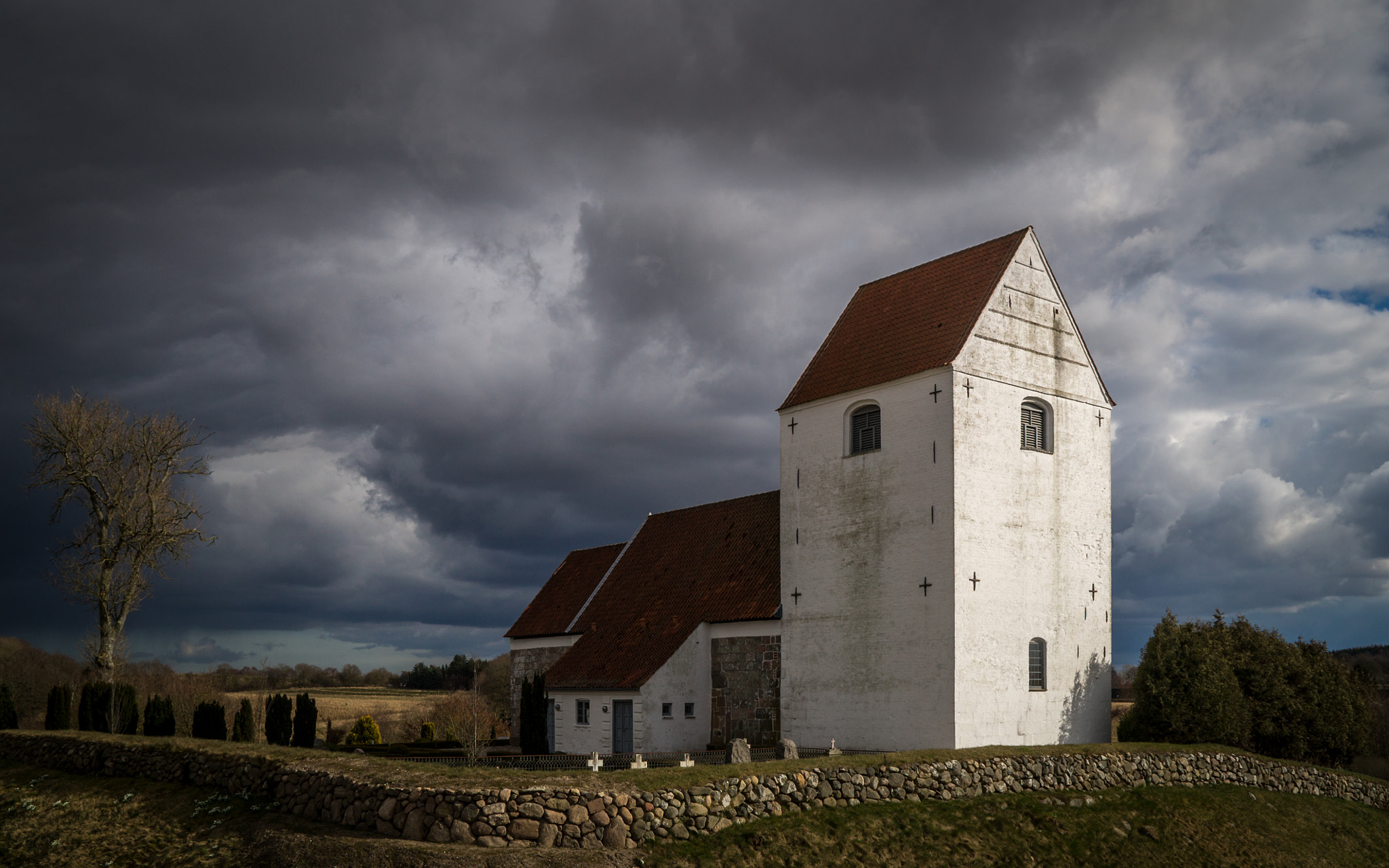 Sony DT 18-200mm F3.5-6.3 sample photo. Angry clouds photography
