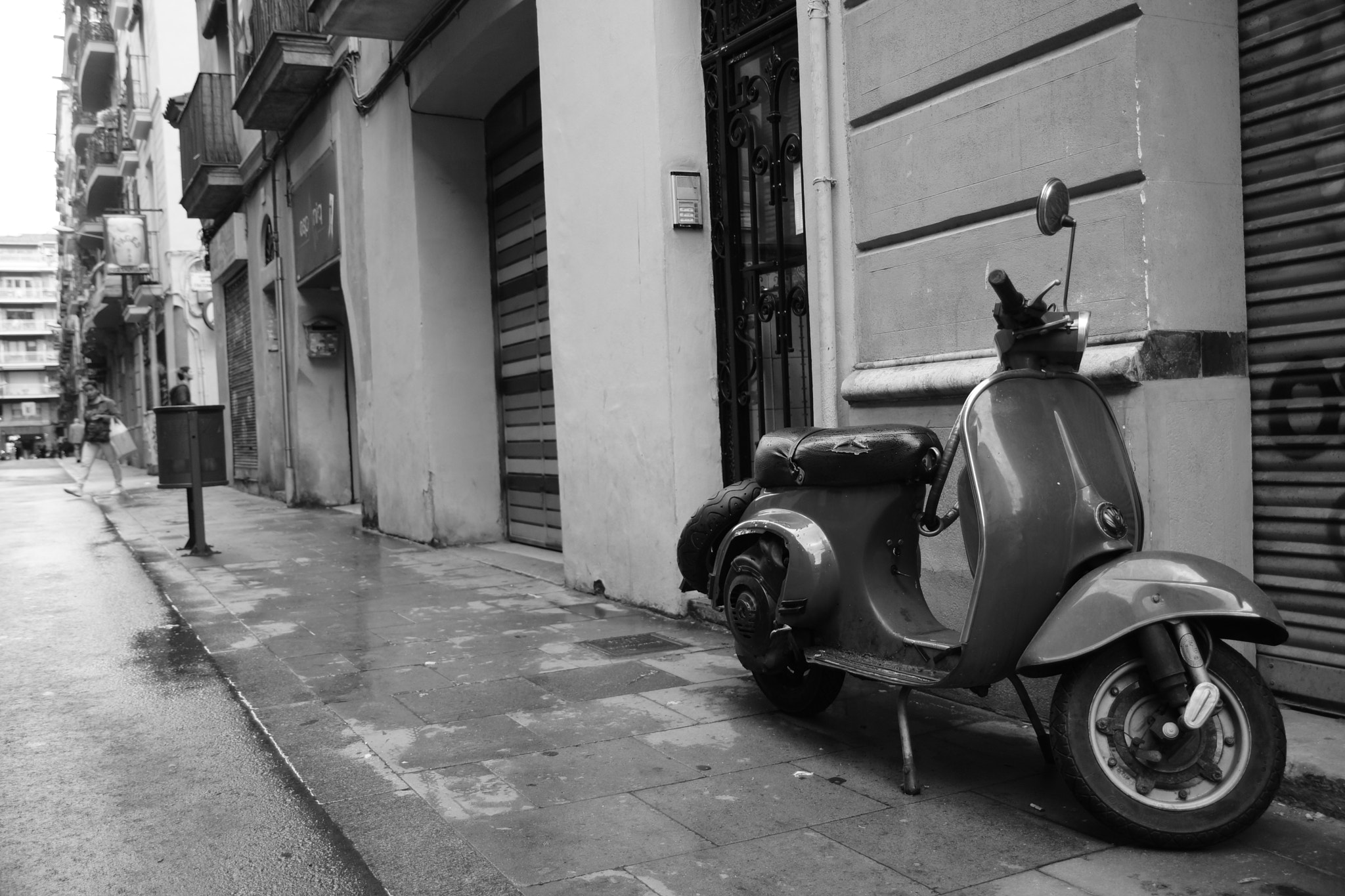 Sony SLT-A77 + Tamron Lens (255) sample photo. Vespa photography