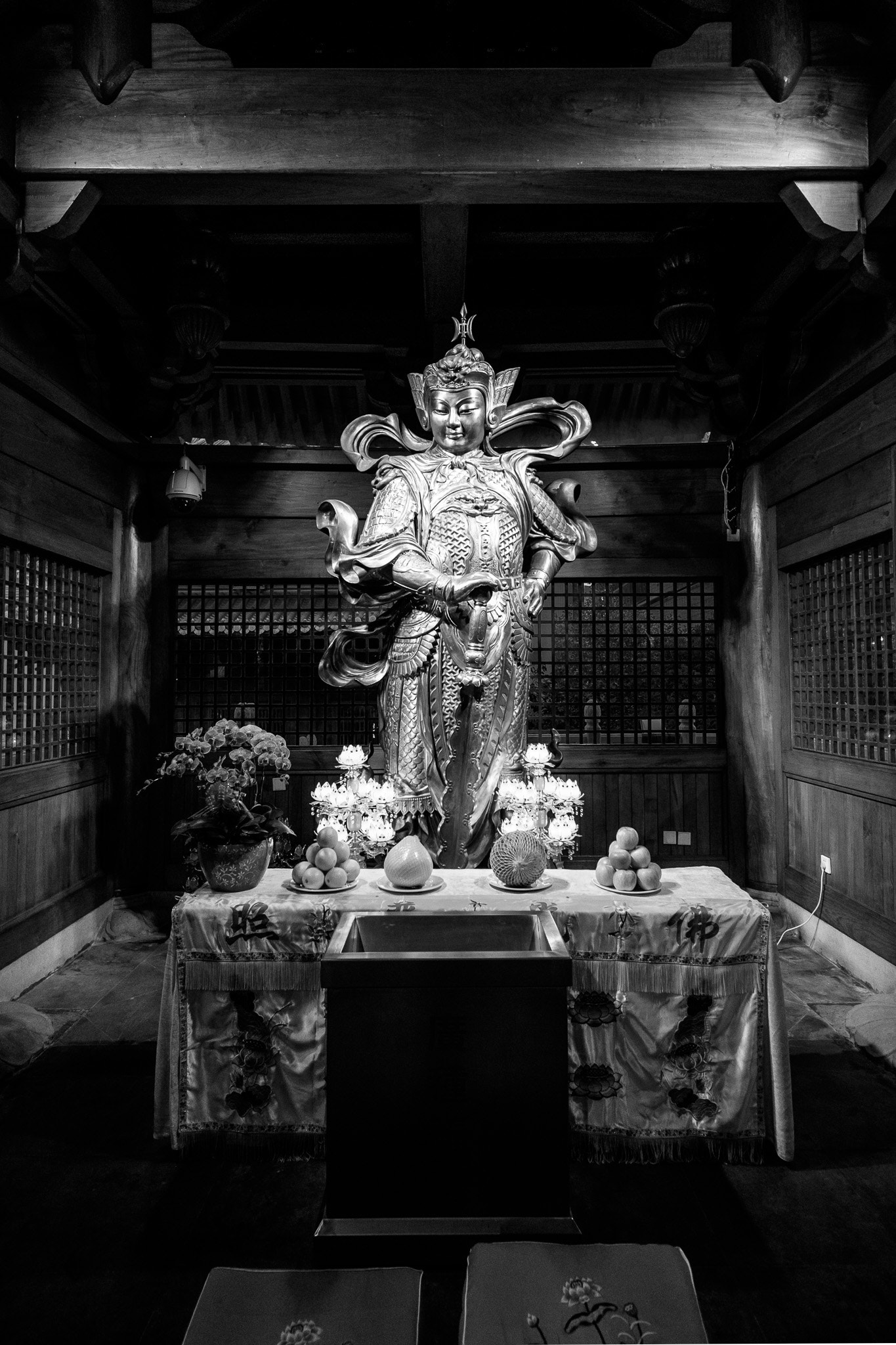 Fujifilm X-T1 + ZEISS Touit 12mm F2.8 sample photo. Holy figure at jing'an temple photography