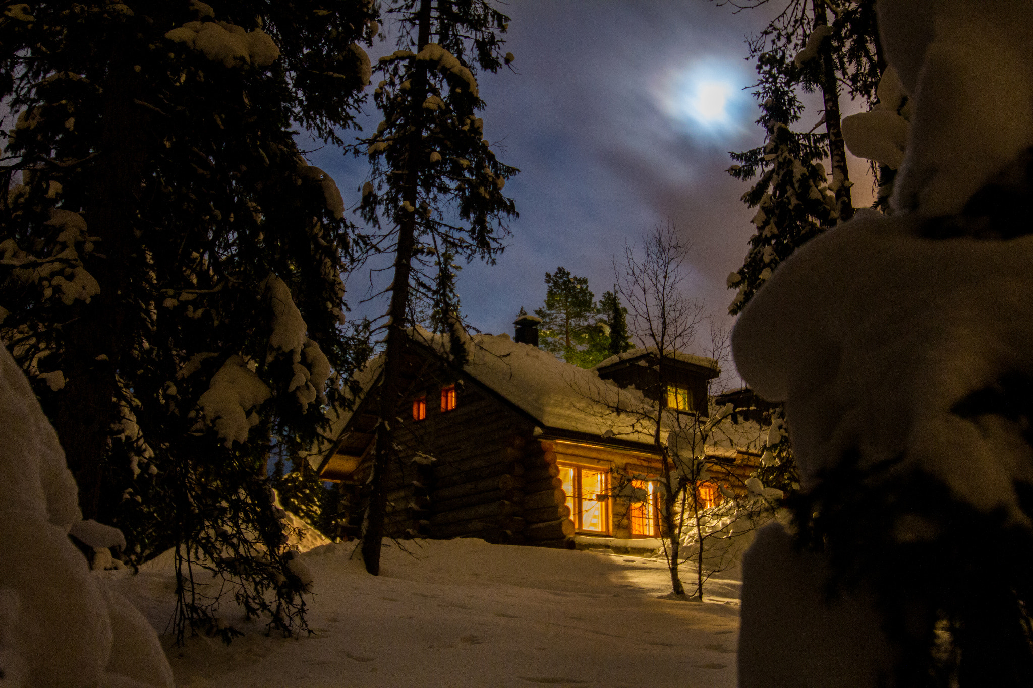 Canon EOS 7D + Tokina AT-X 11-20 F2.8 PRO DX Aspherical 11-20mm f/2.8 sample photo. Cabin in the woods photography