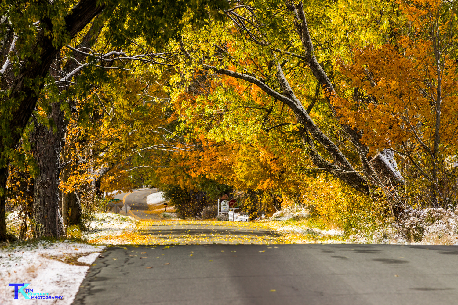 Canon EF 70-200mm F2.8L IS II USM sample photo. Darling hill rd with autumn snow photography