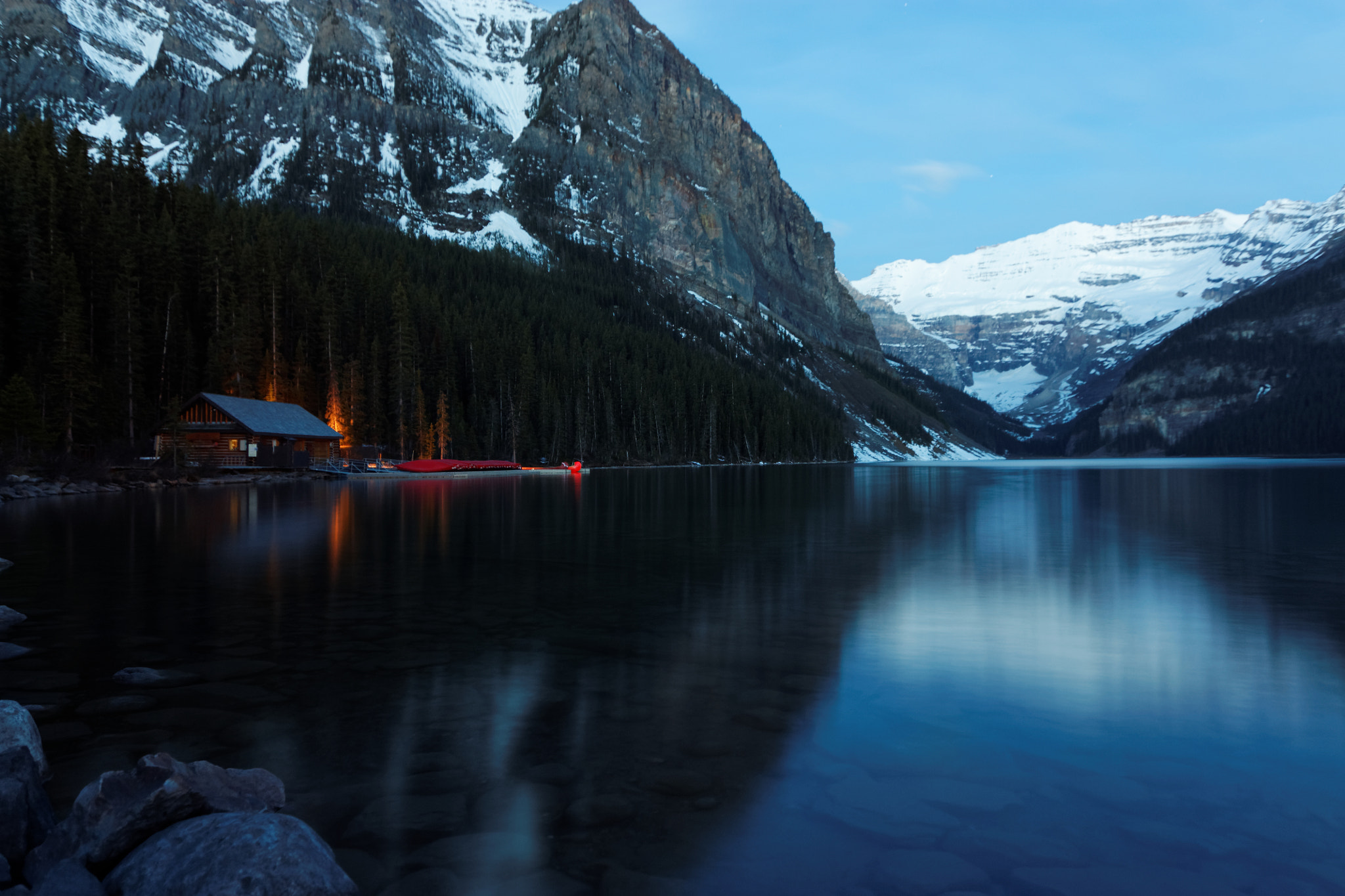 Canon EOS 450D (EOS Rebel XSi / EOS Kiss X2) sample photo. Early morning lake louise photography