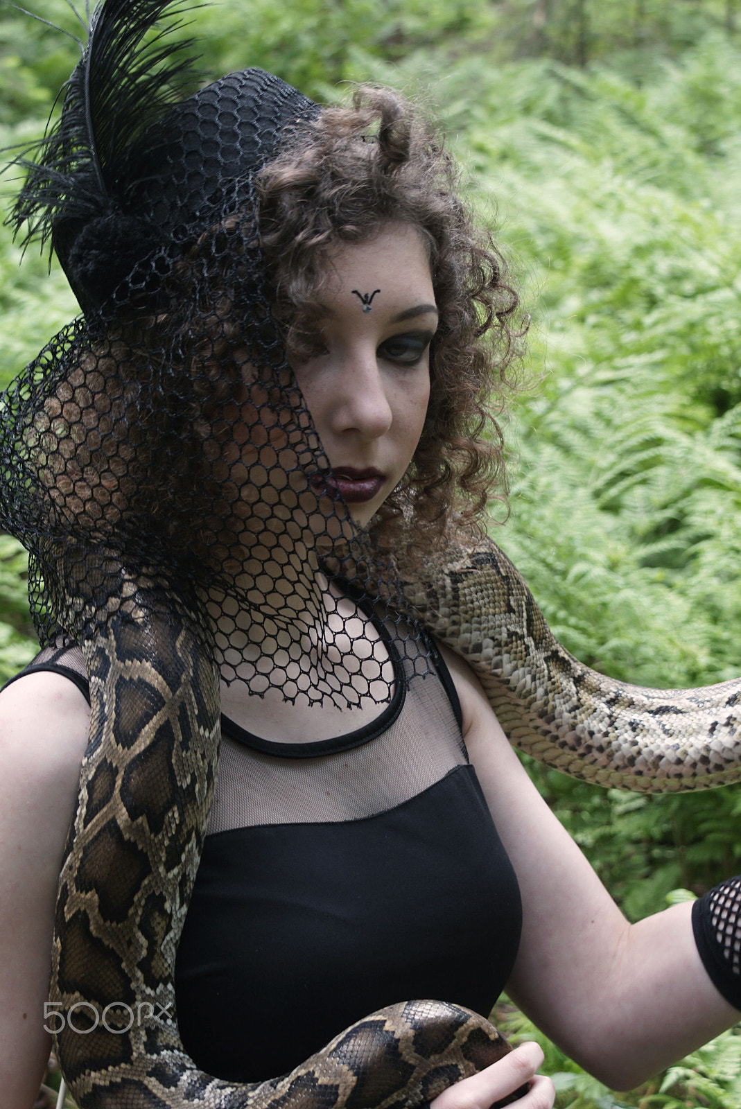 Sony DT 18-70mm F3.5-5.6 sample photo. Snakeshoot model lilly photography