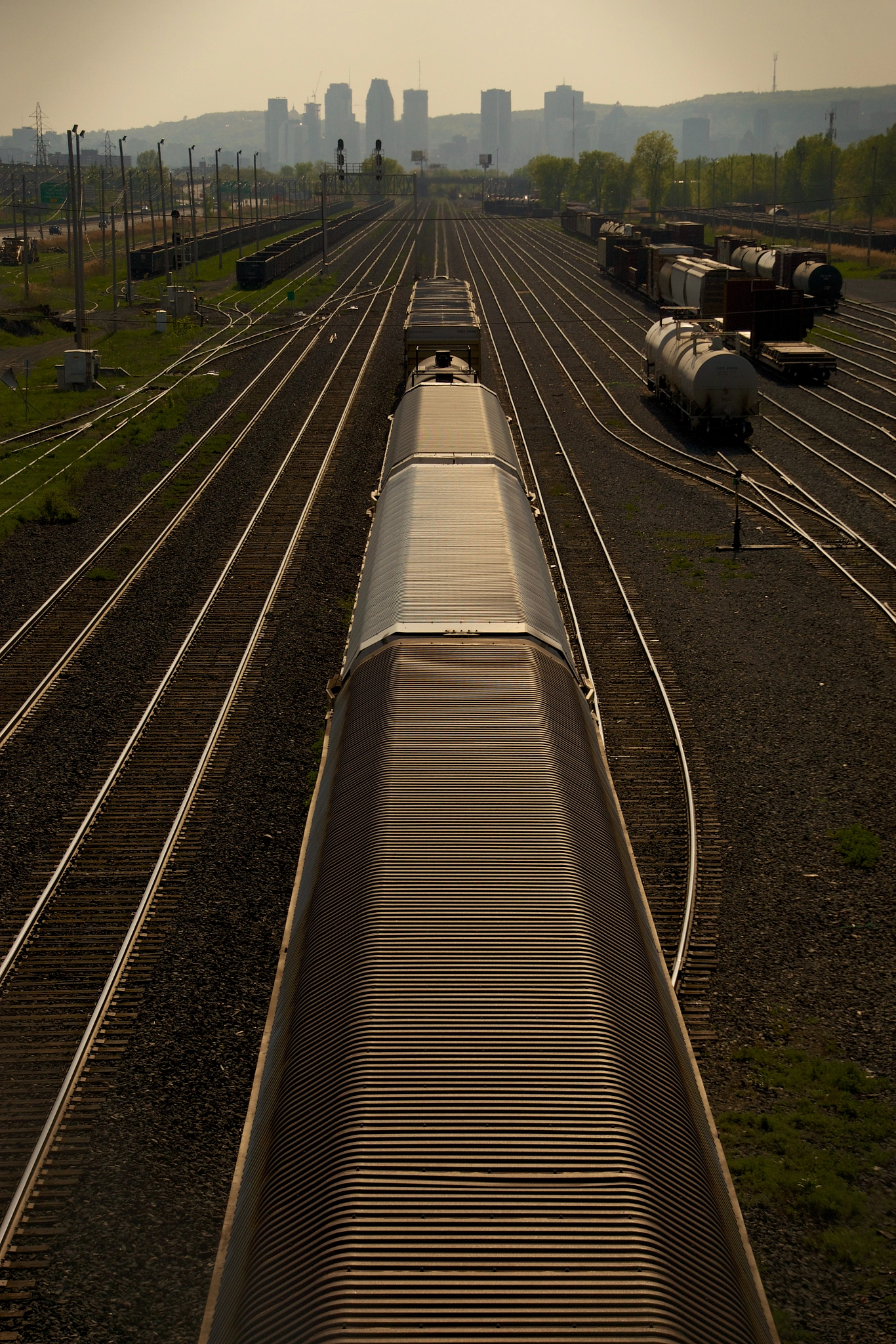 Tamron 18-270mm F3.5-6.3 Di II PZD sample photo. Train and tracks photography