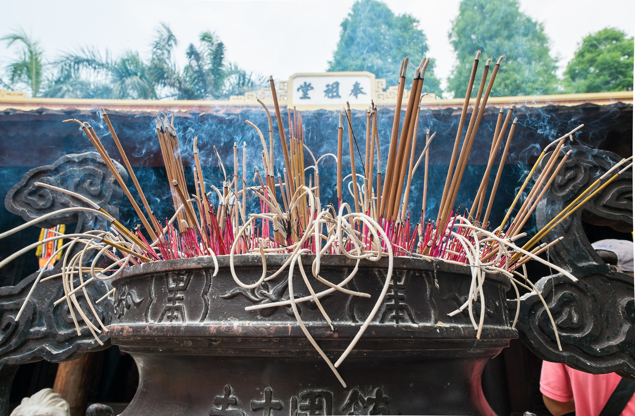 Fujifilm X-M1 + Fujifilm XF 14mm F2.8 R sample photo. Simmering prayers photography