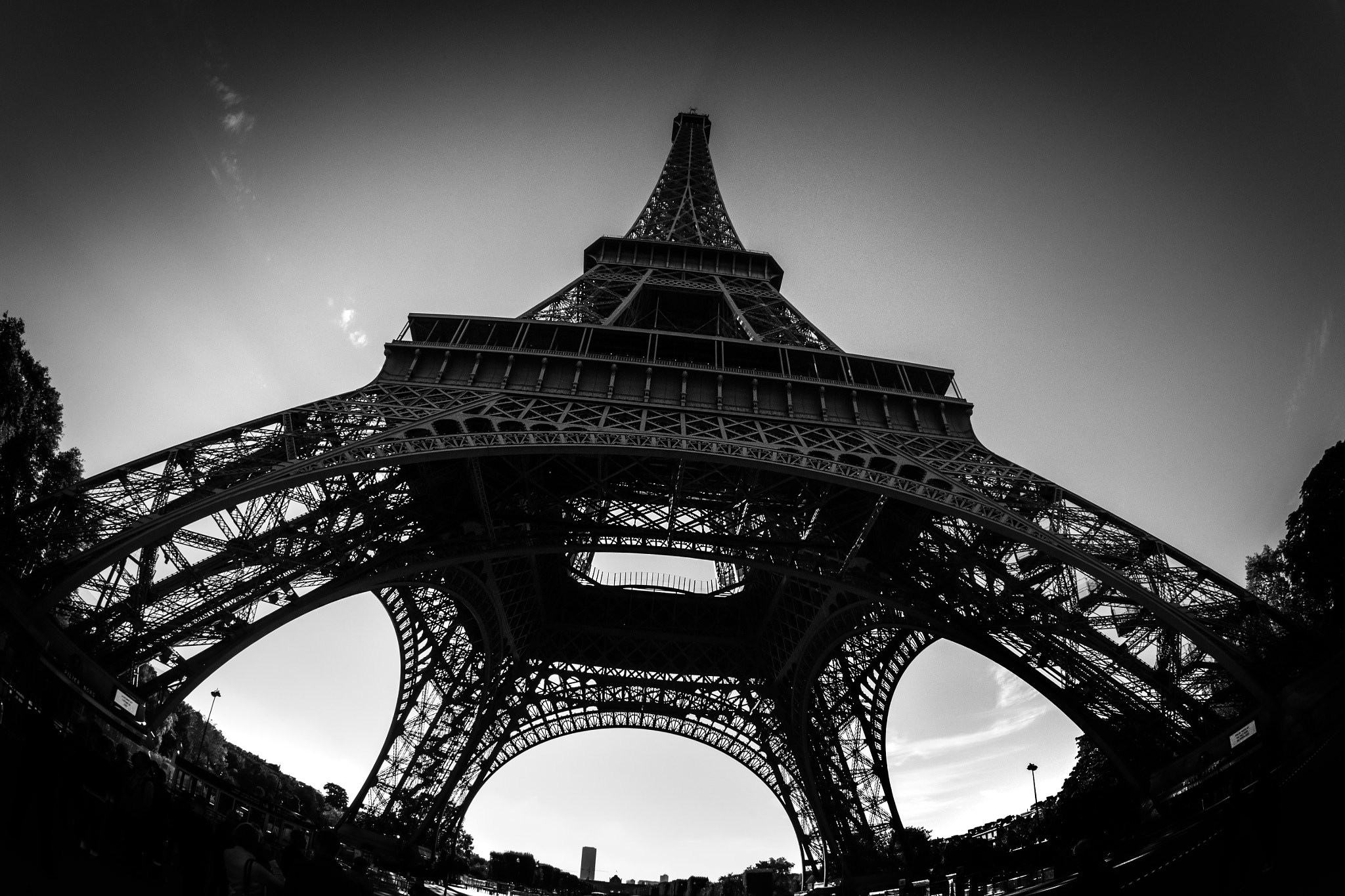 Nikon AF DX Fisheye-Nikkor 10.5mm F2.8G ED sample photo. Eiffel tower photography